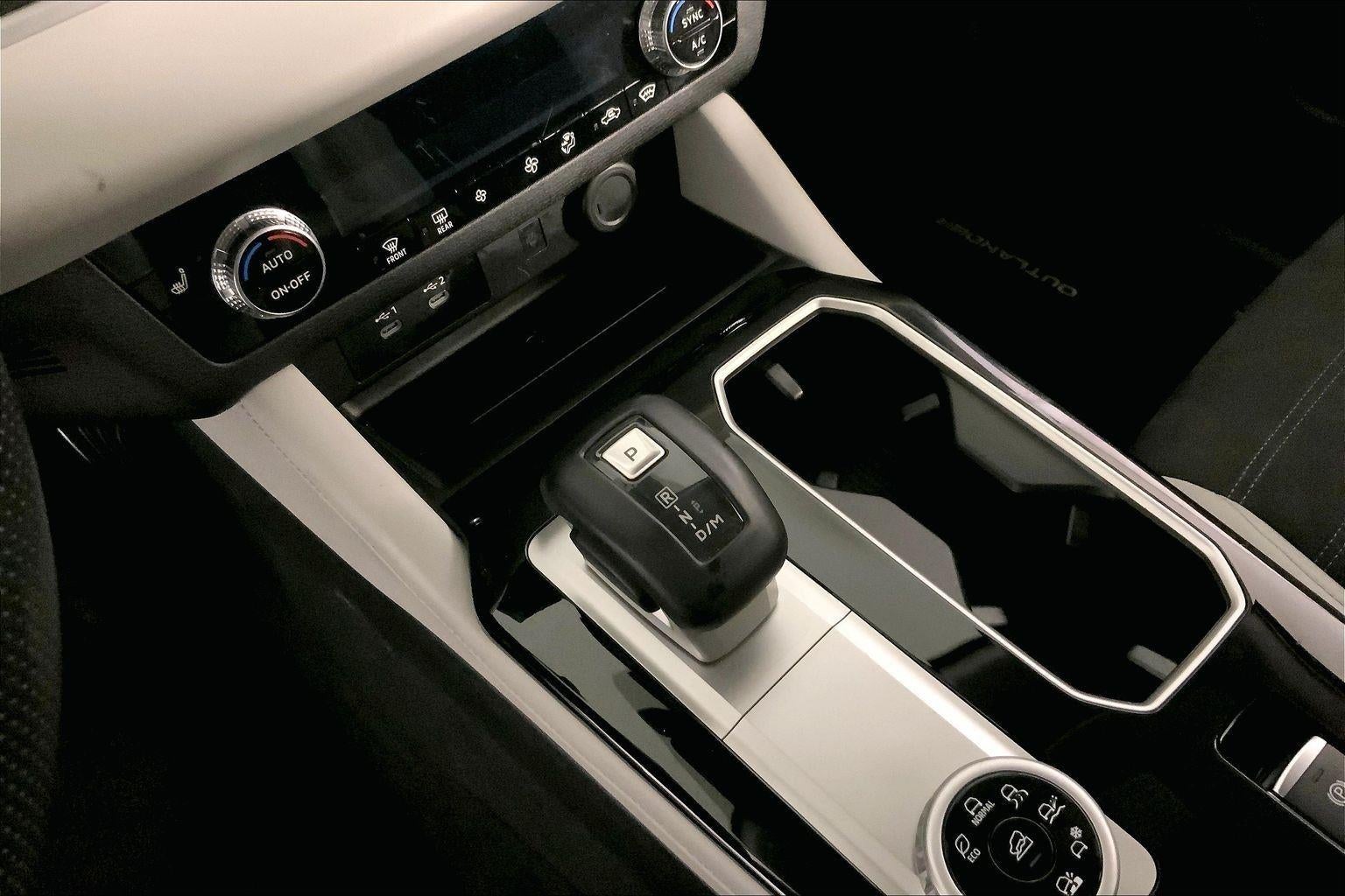 2025 Mitsubishi Outlander SE