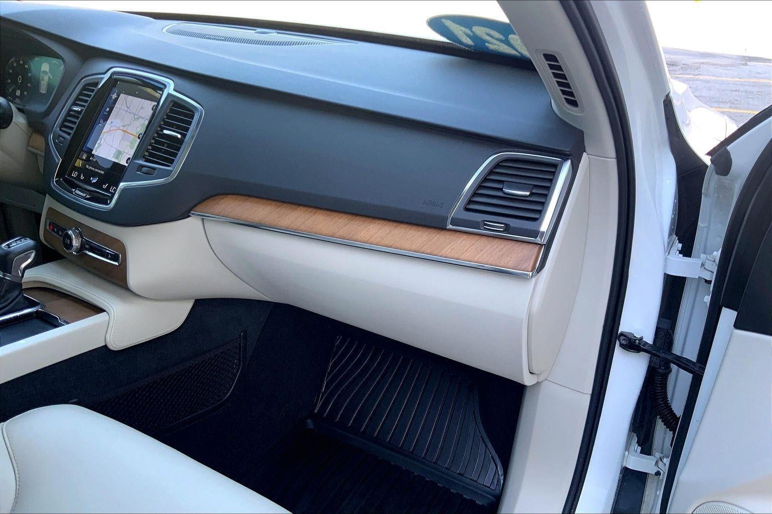 2021 Volvo XC90 Momentum