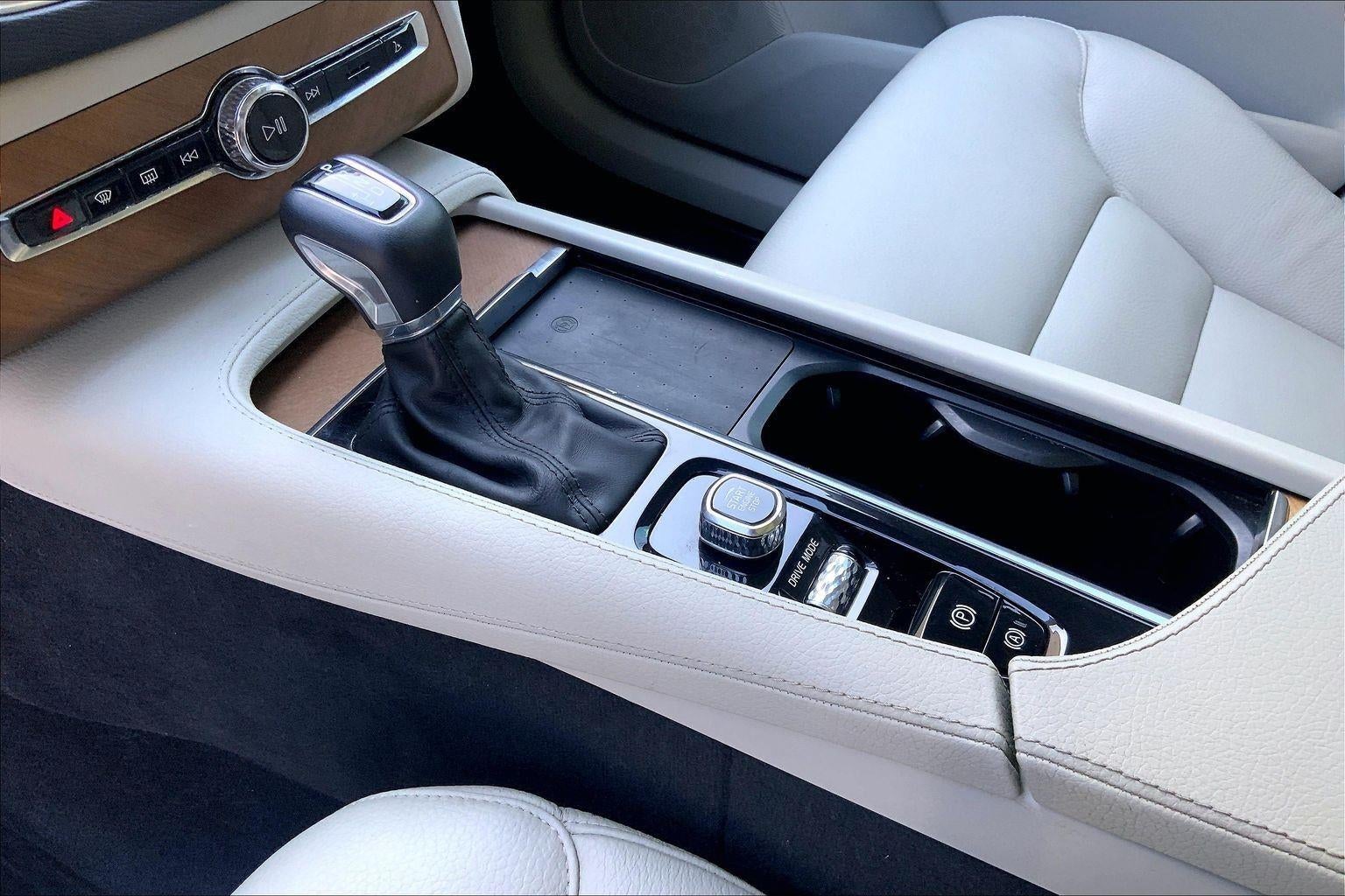 2021 Volvo XC90 Momentum