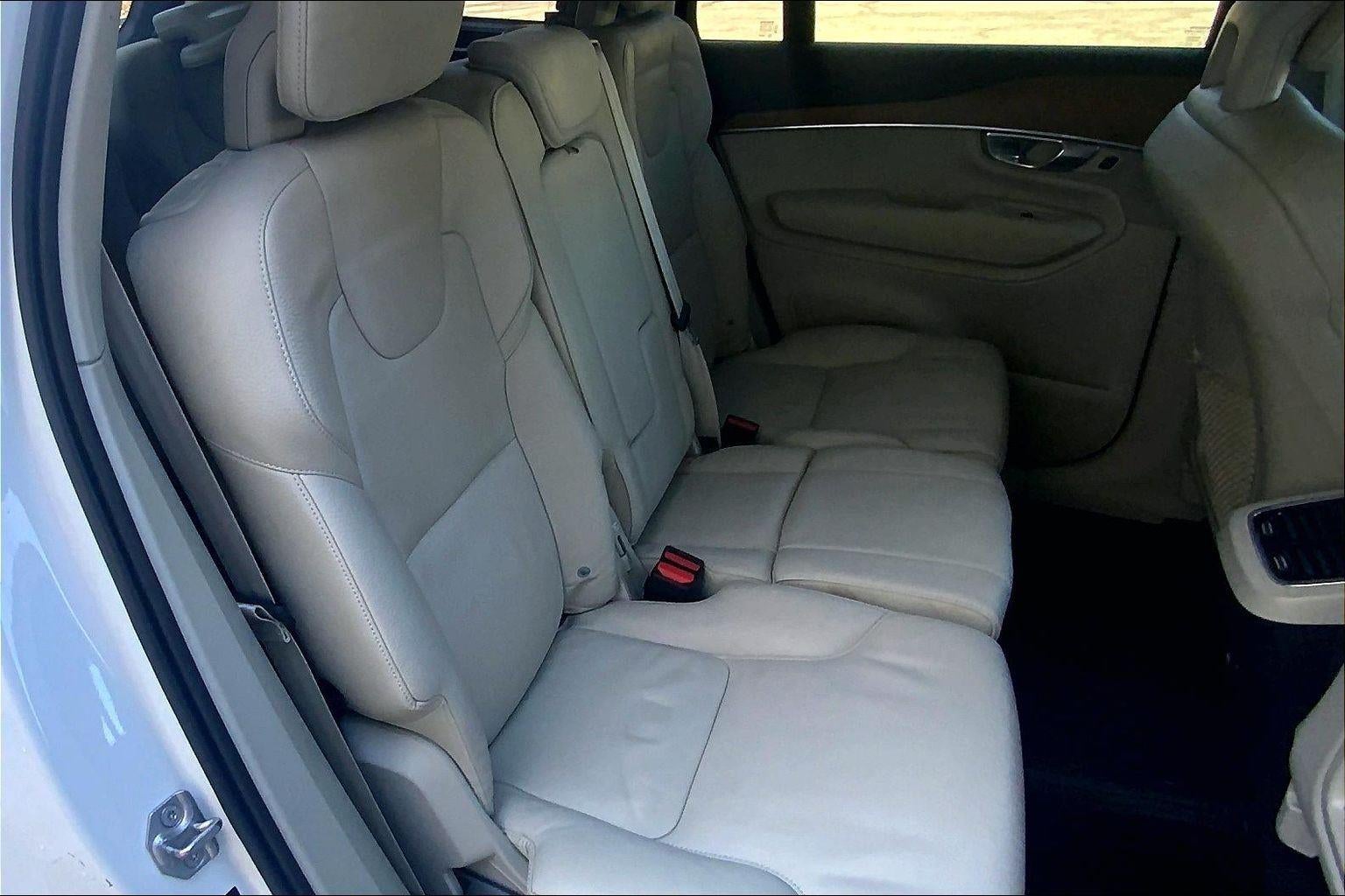 2021 Volvo XC90 Momentum