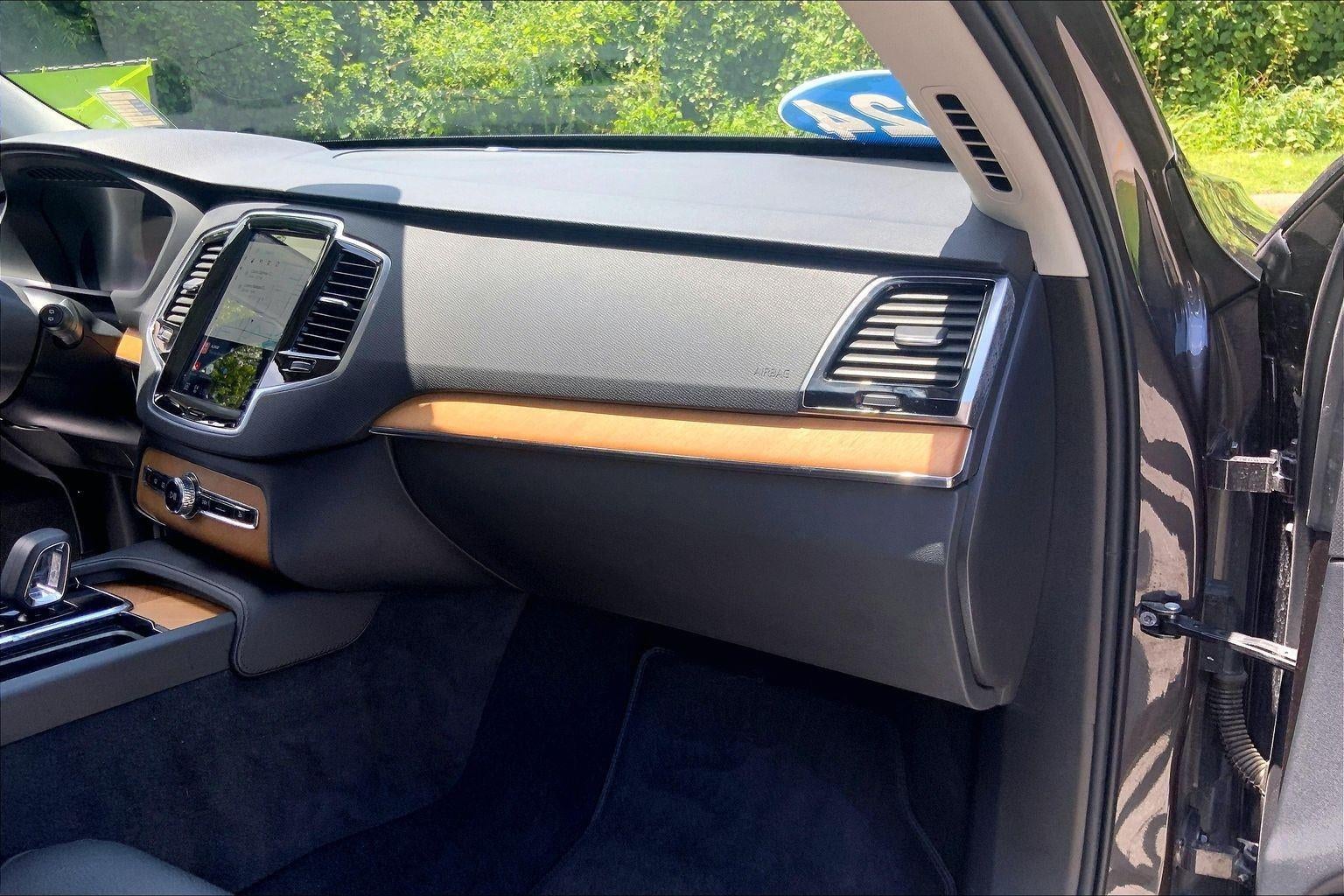 2024 Volvo XC90 Plus Bright Theme
