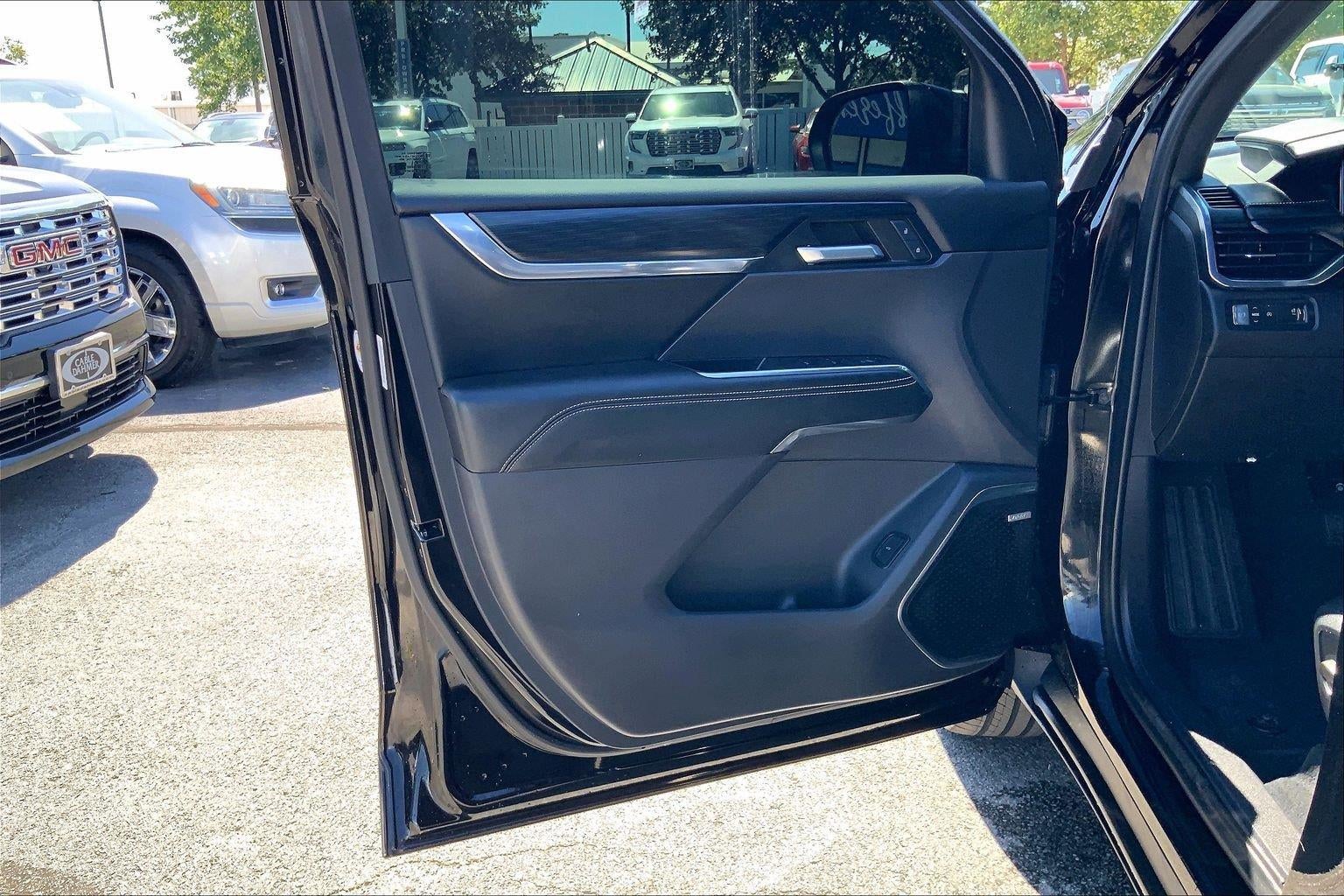 2024 GMC Acadia Elevation