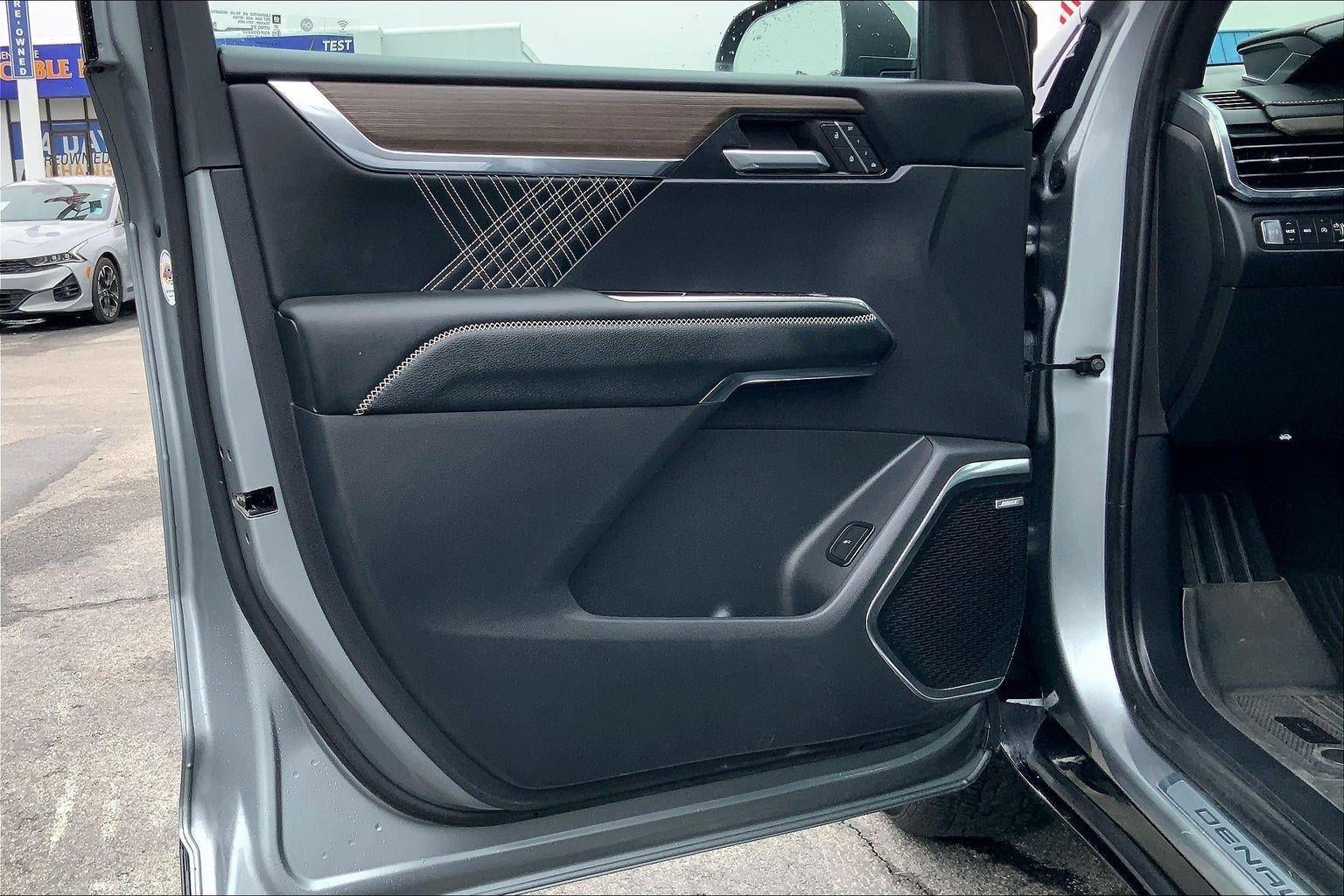 2024 GMC Acadia Denali