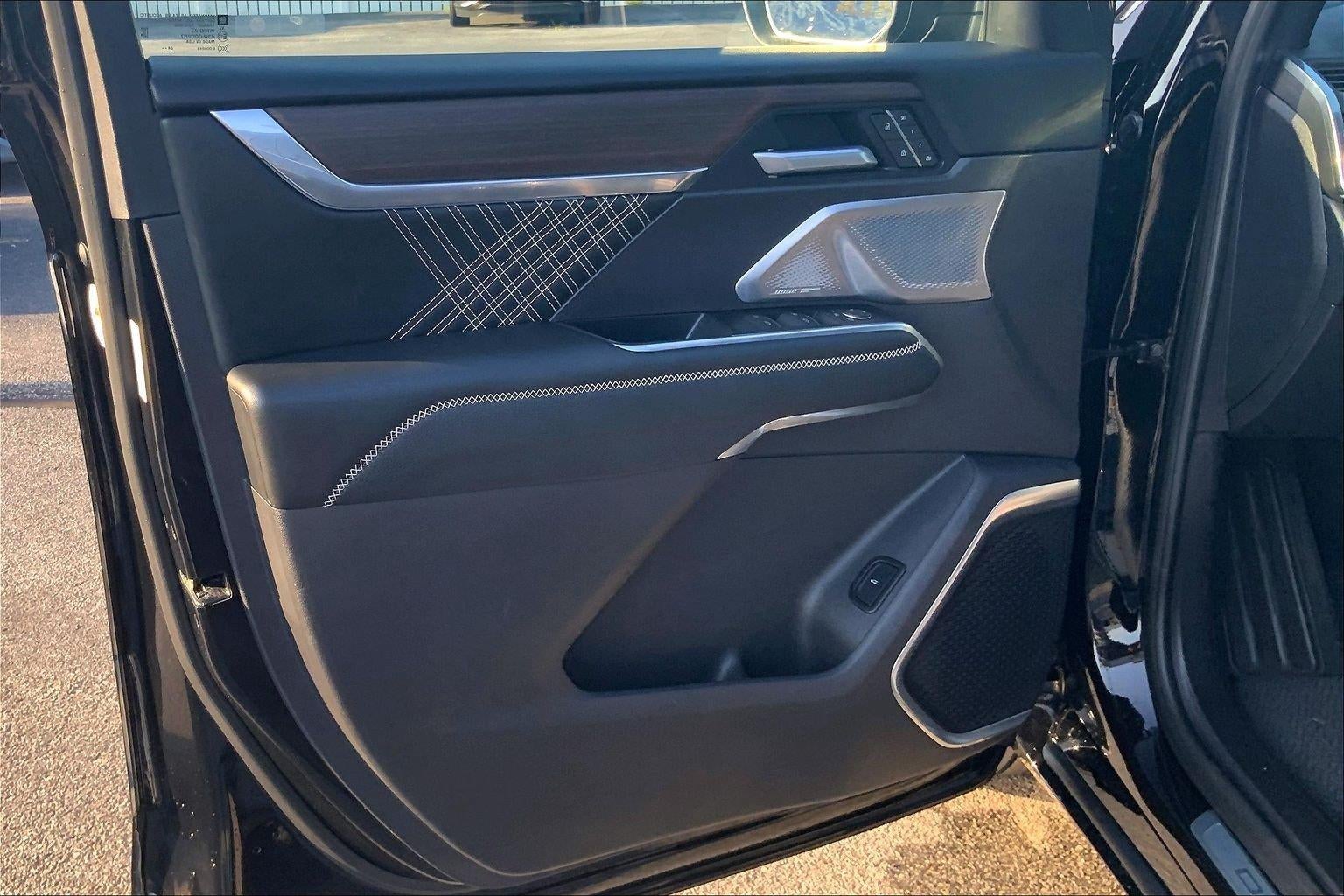 2025 GMC Acadia Denali