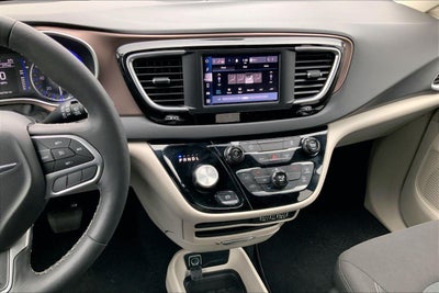 2024 Chrysler Voyager LX