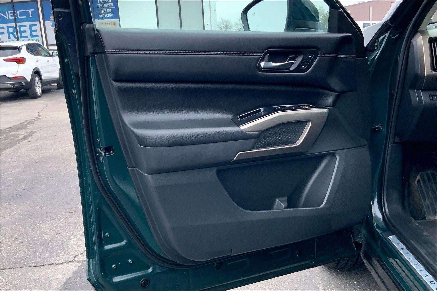 2023 Nissan Pathfinder Platinum