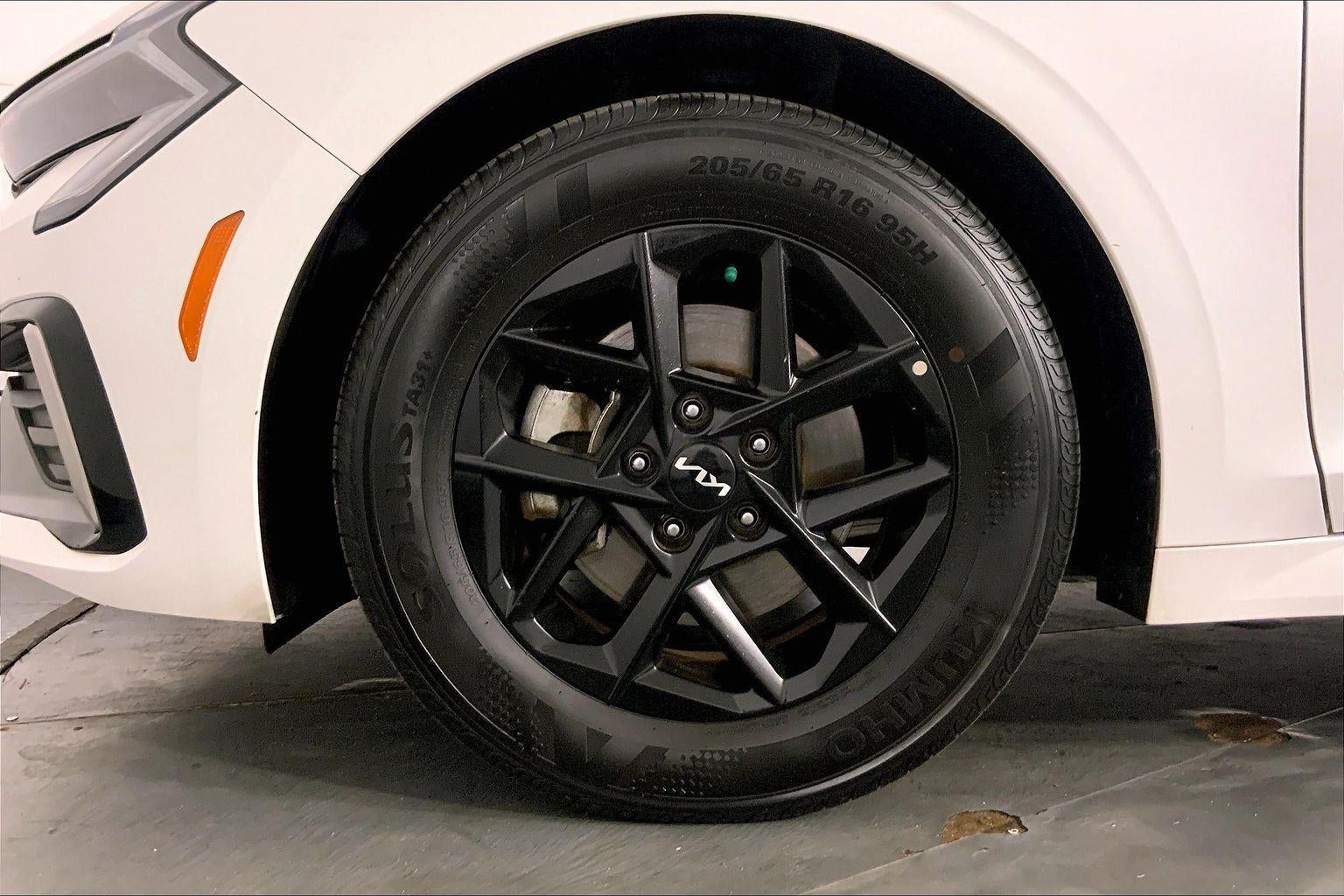 2025 Kia K5 LXS