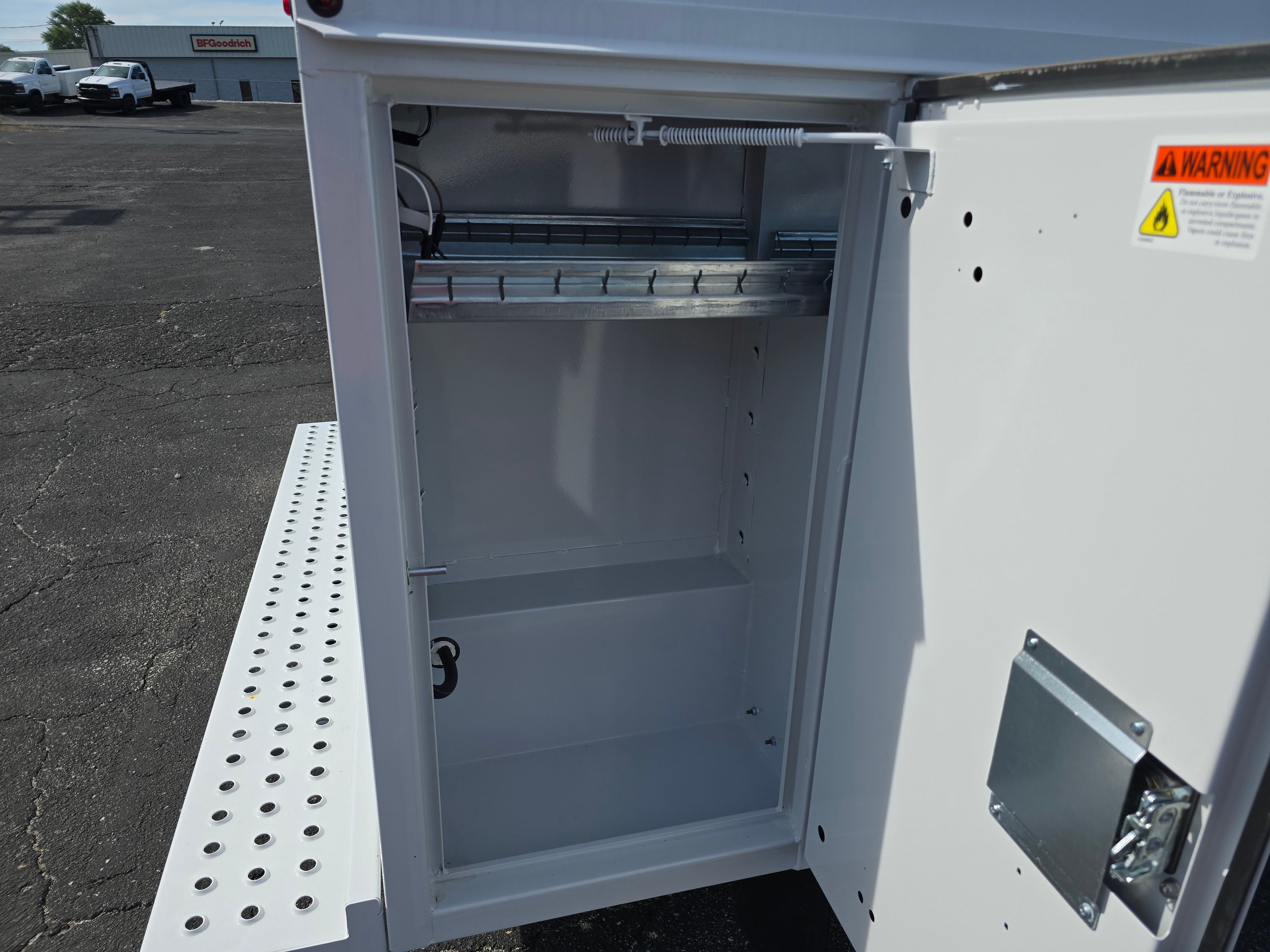 2025 Chevrolet Express Cutaway 3500 1WT