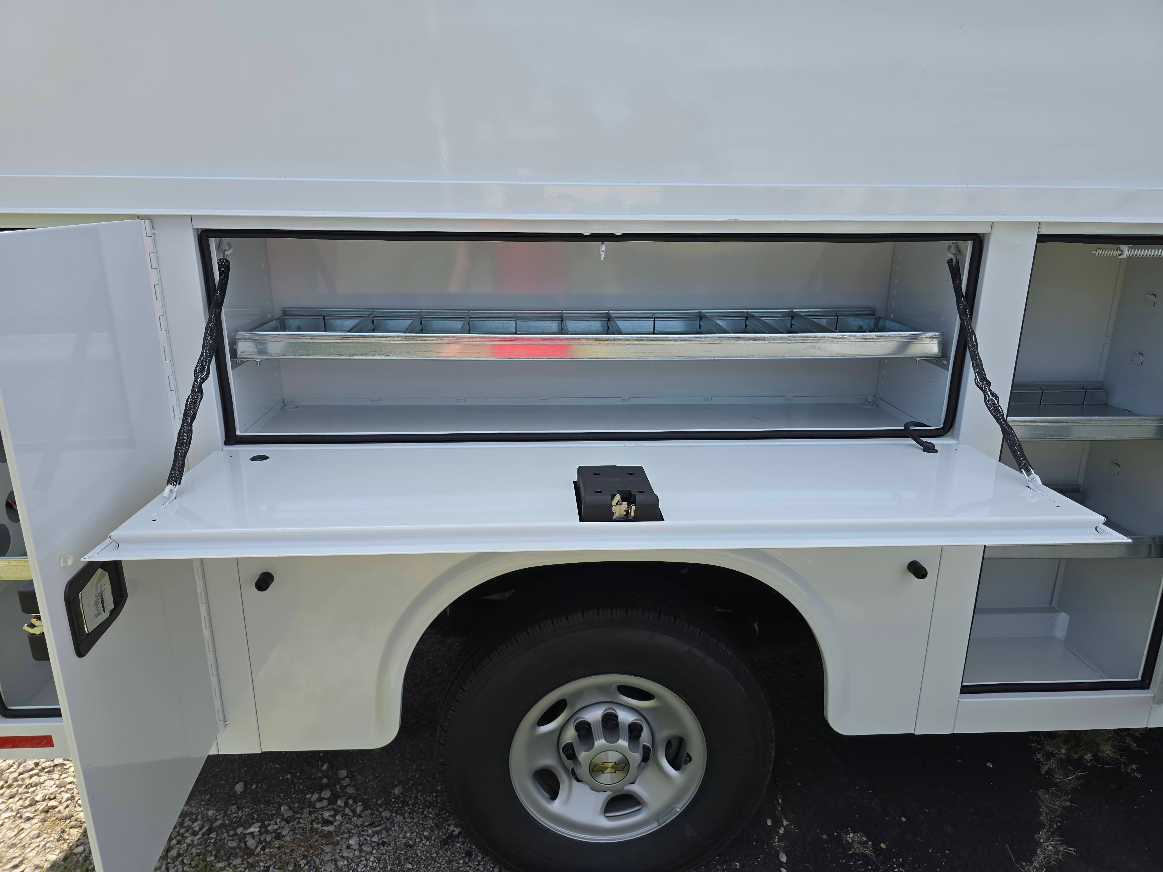 2025 Chevrolet Express Cutaway 3500 1WT