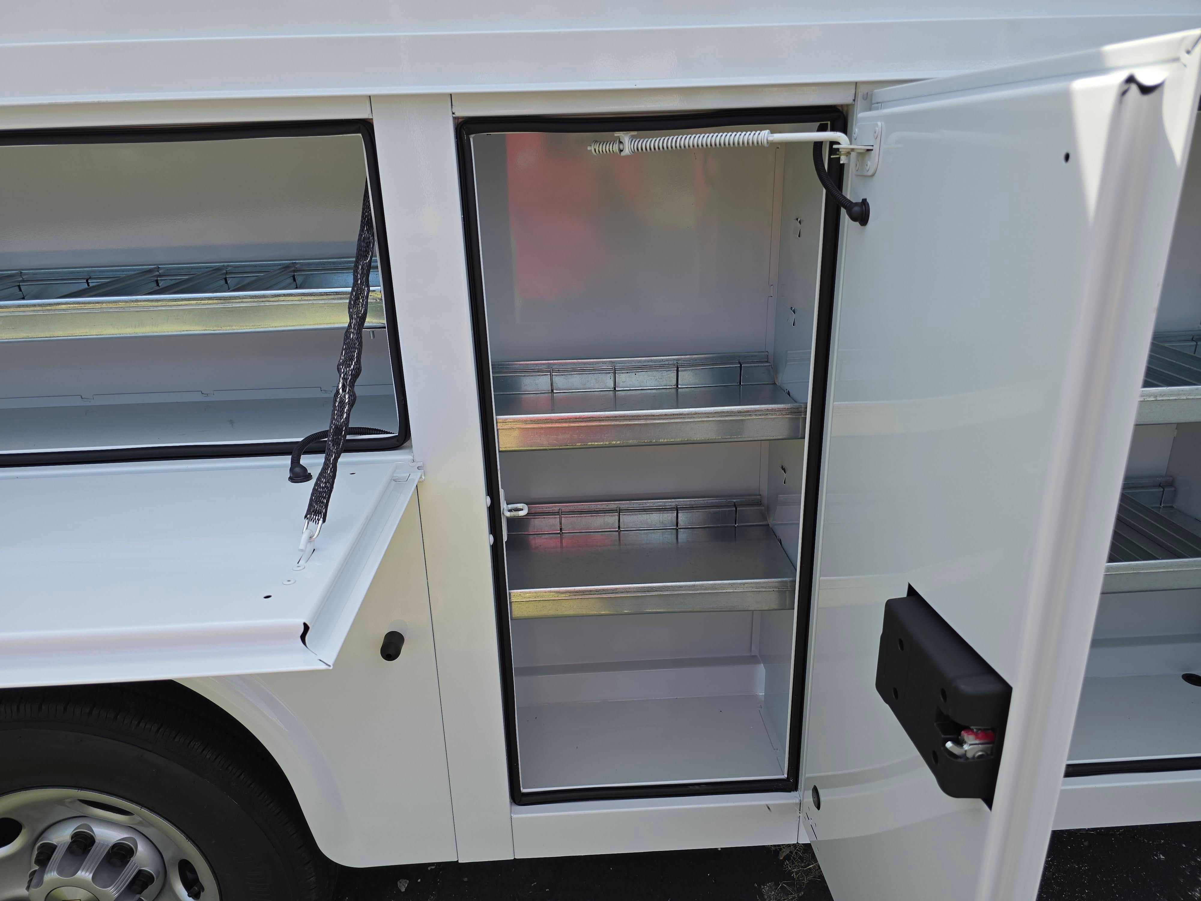 2025 Chevrolet Express Cutaway 3500 1WT