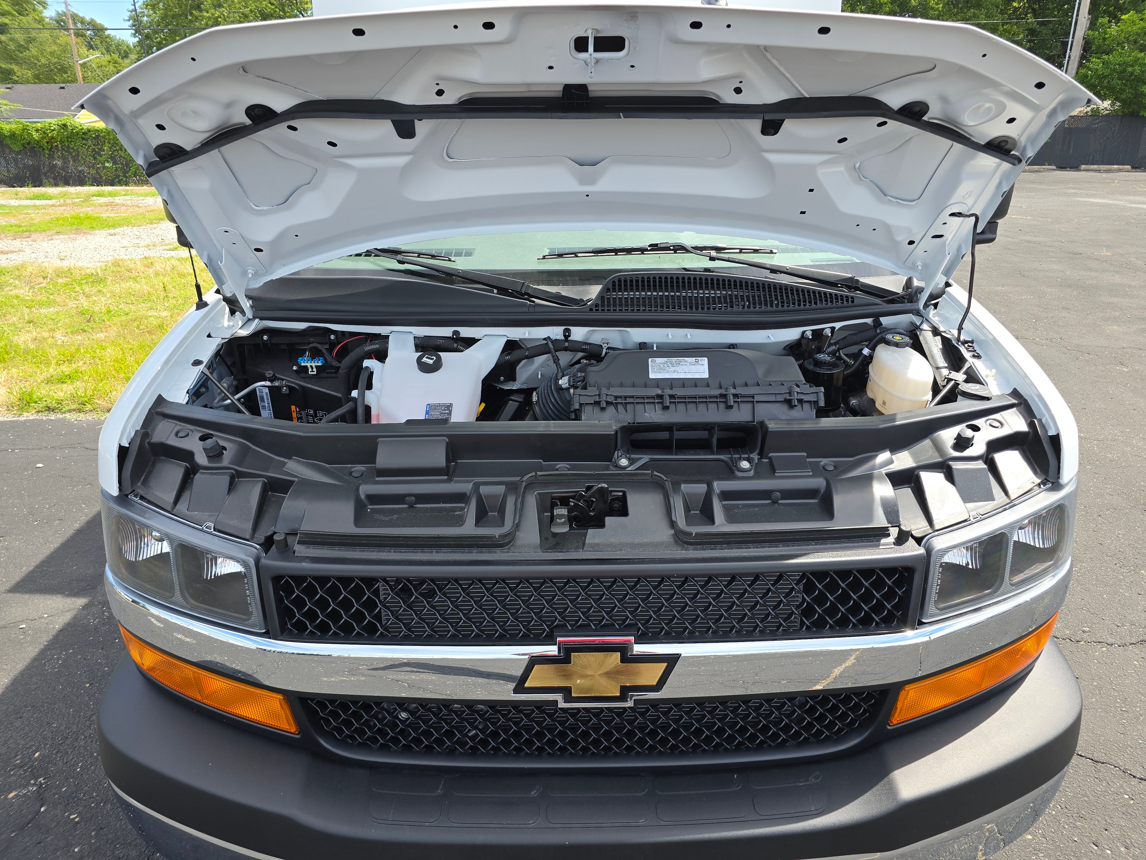 2025 Chevrolet Express Cutaway 3500 1WT