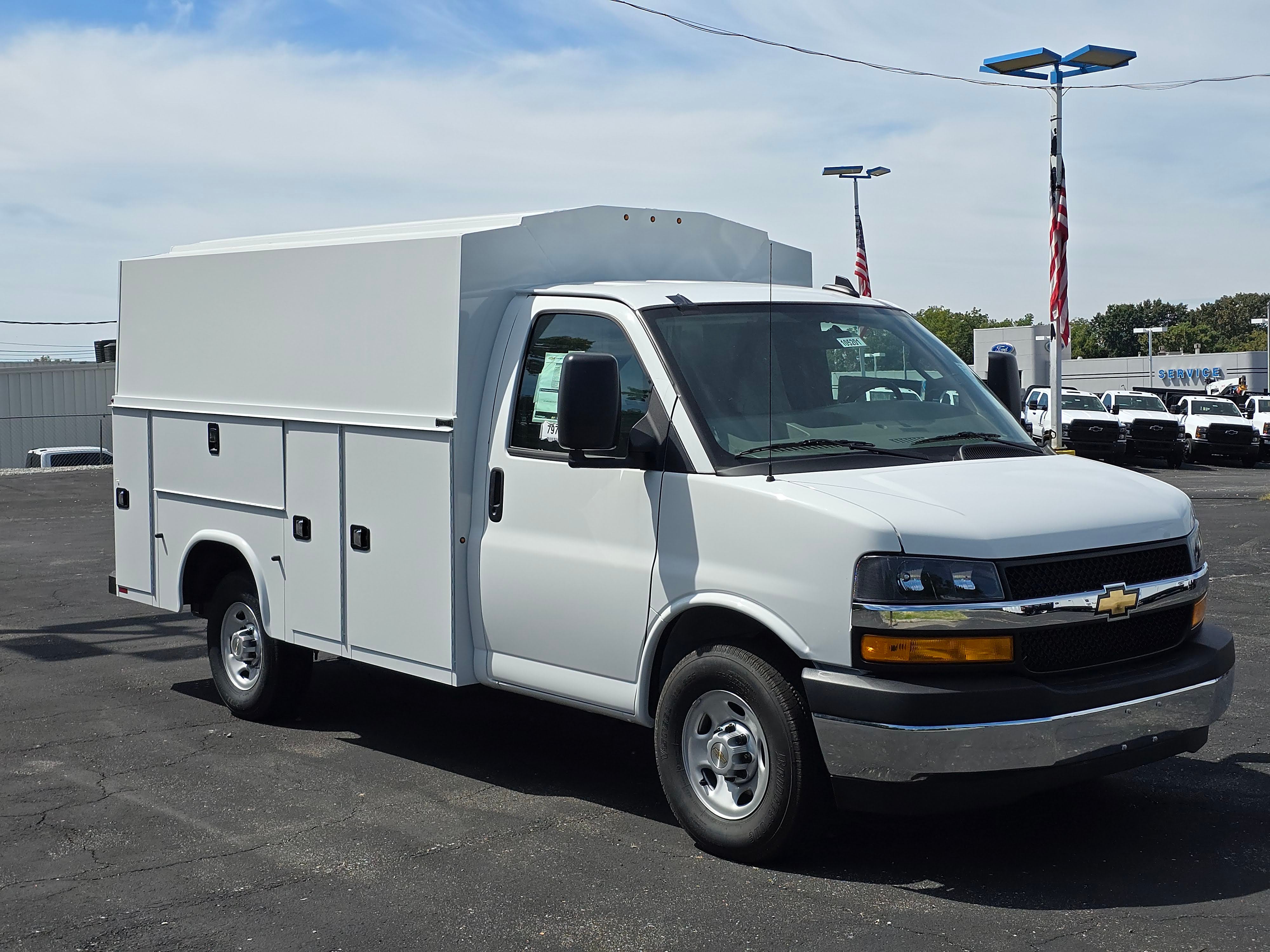 2025 Chevrolet Express Cutaway 3500 1WT