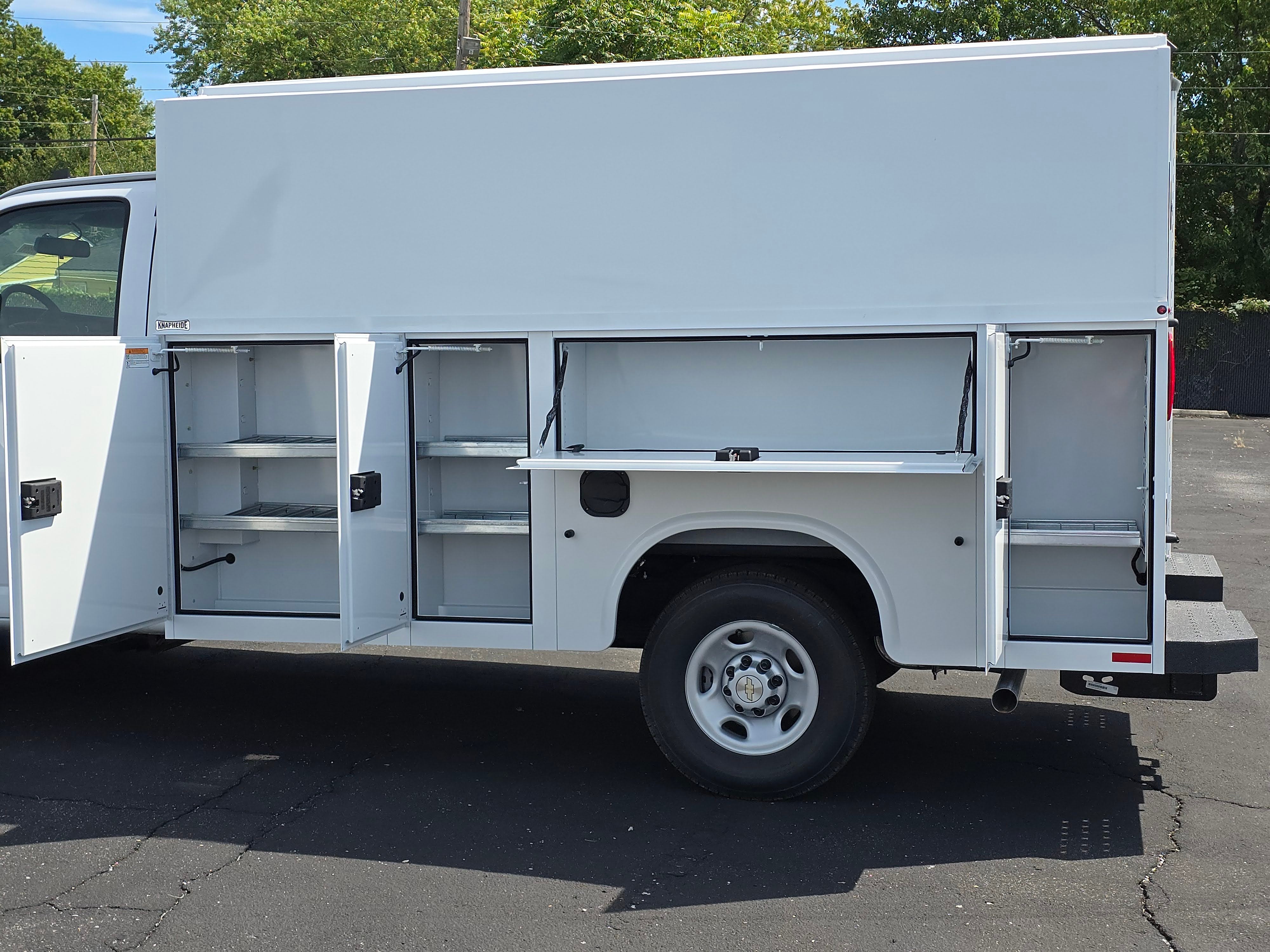 2025 Chevrolet Express Cutaway 3500 1WT