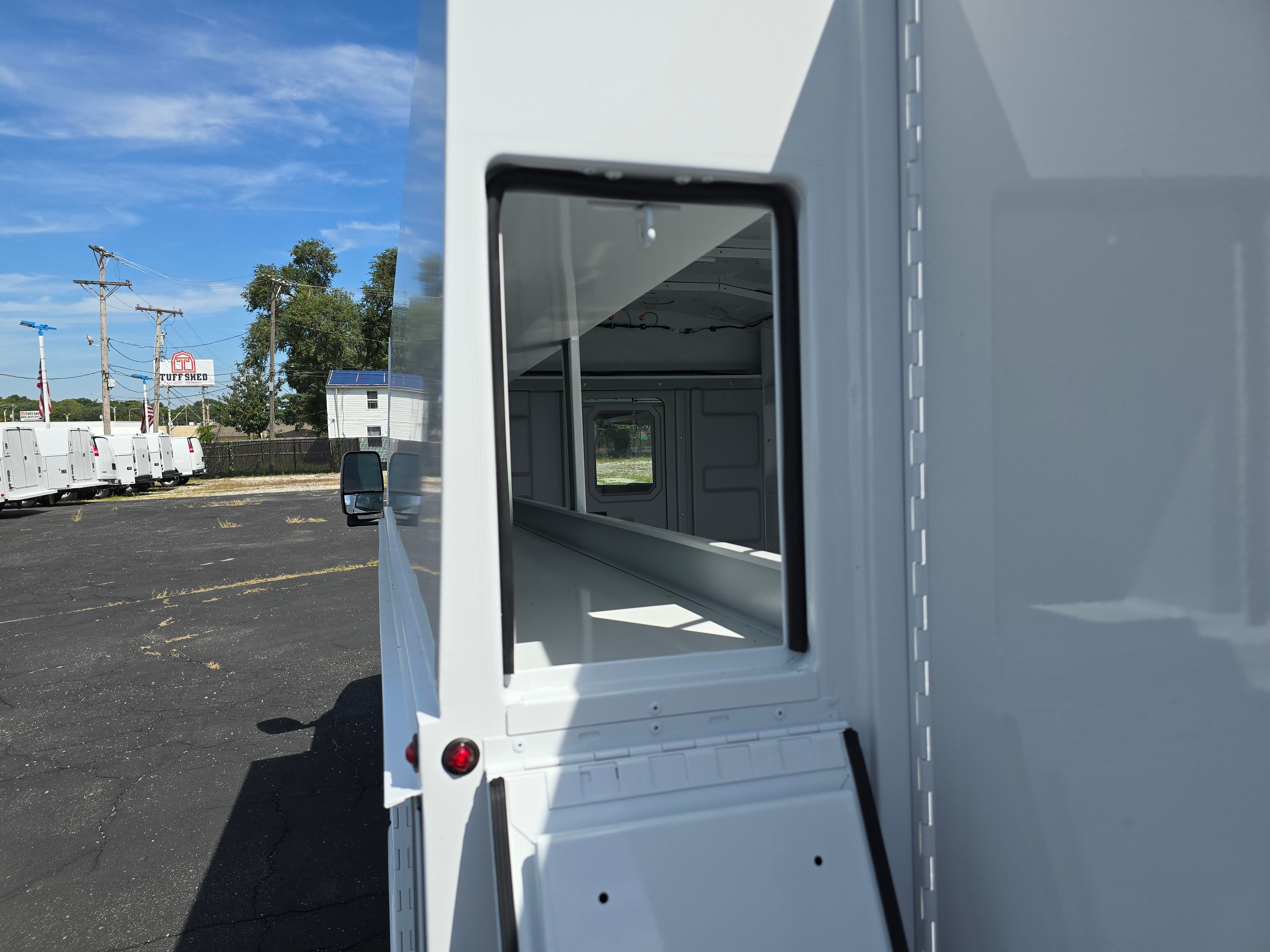 2025 Chevrolet Express Cutaway 3500 1WT