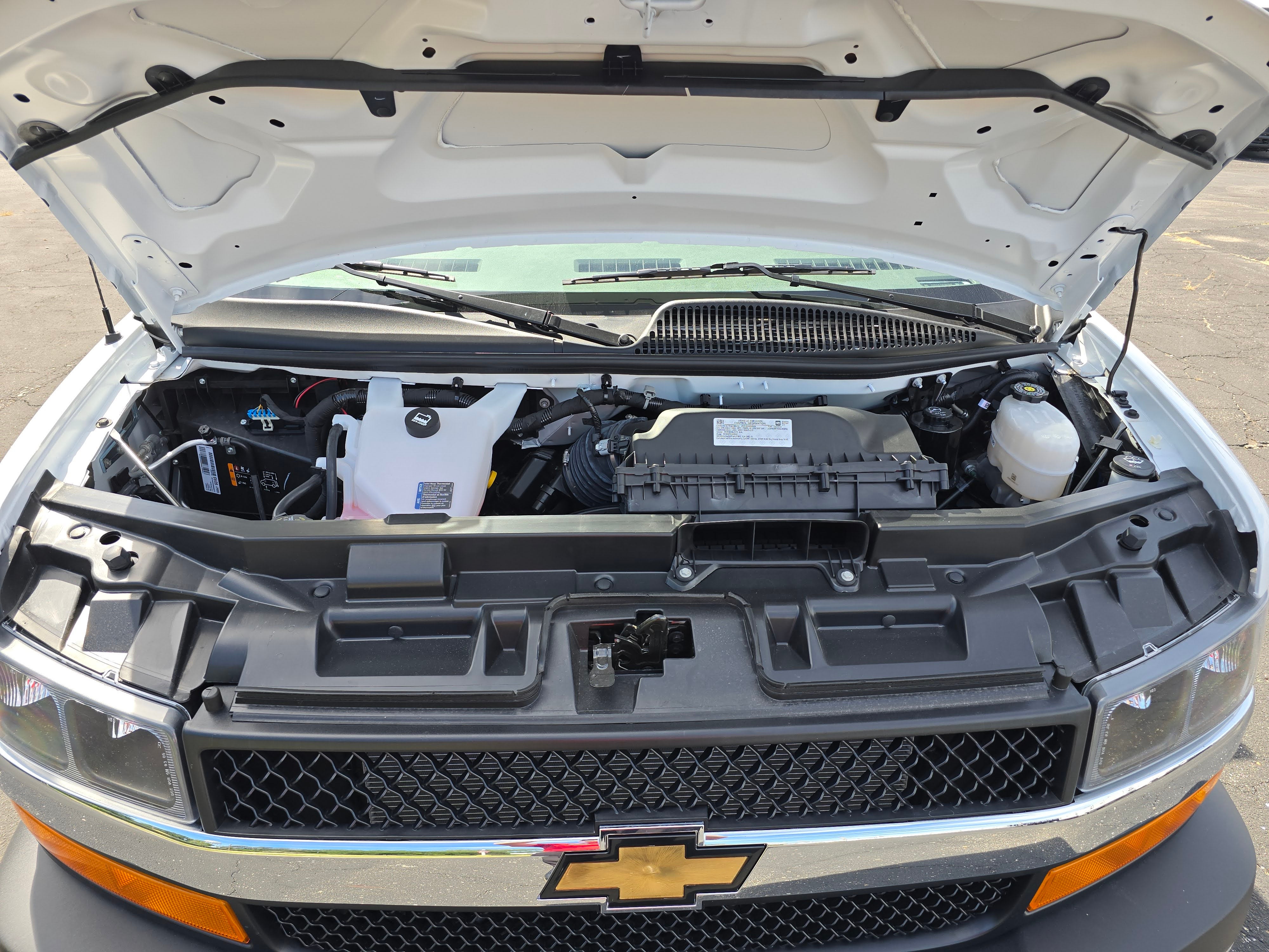 2025 Chevrolet Express Cutaway 3500 1WT