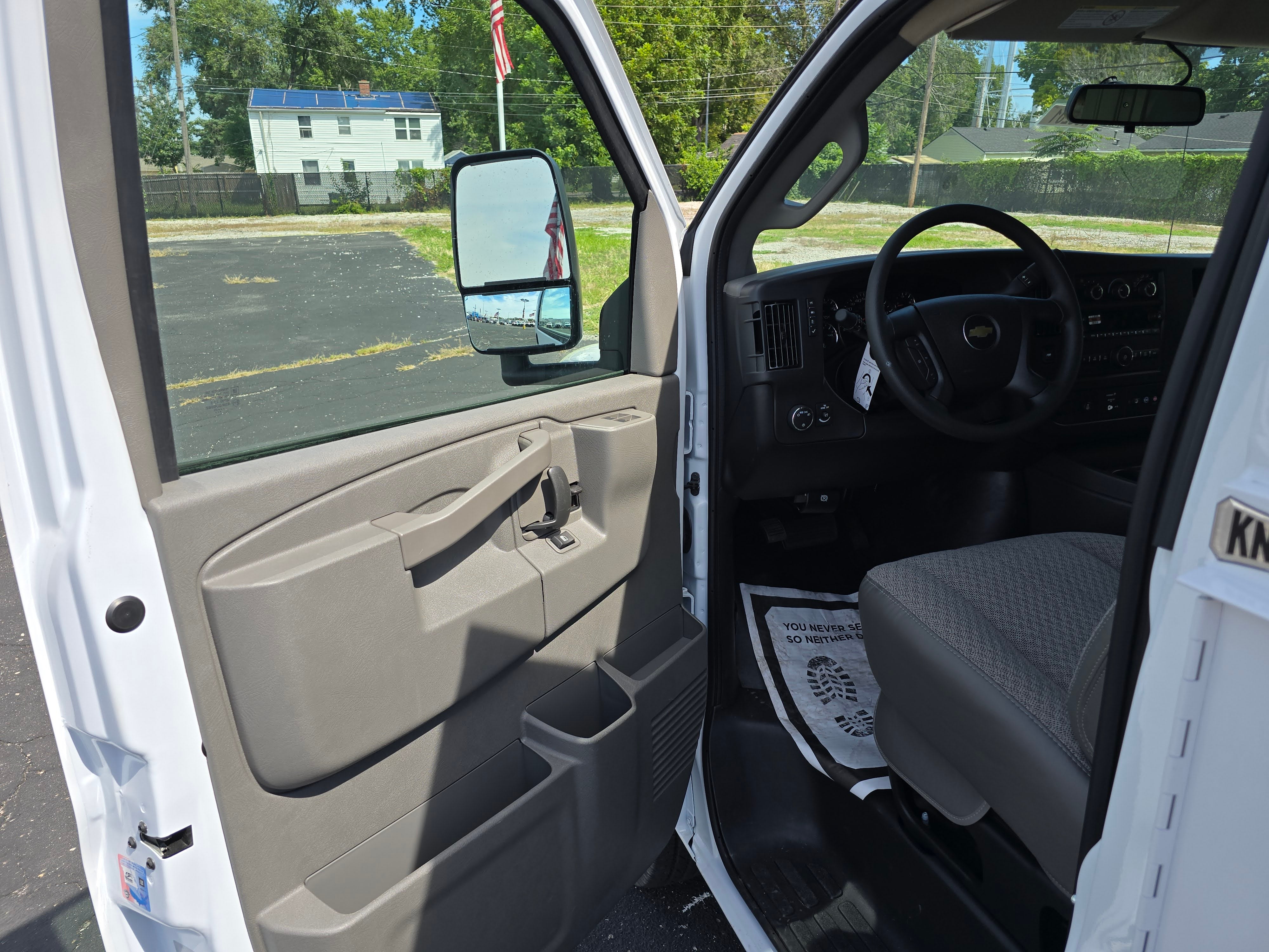 2025 Chevrolet Express Cutaway 3500 1WT