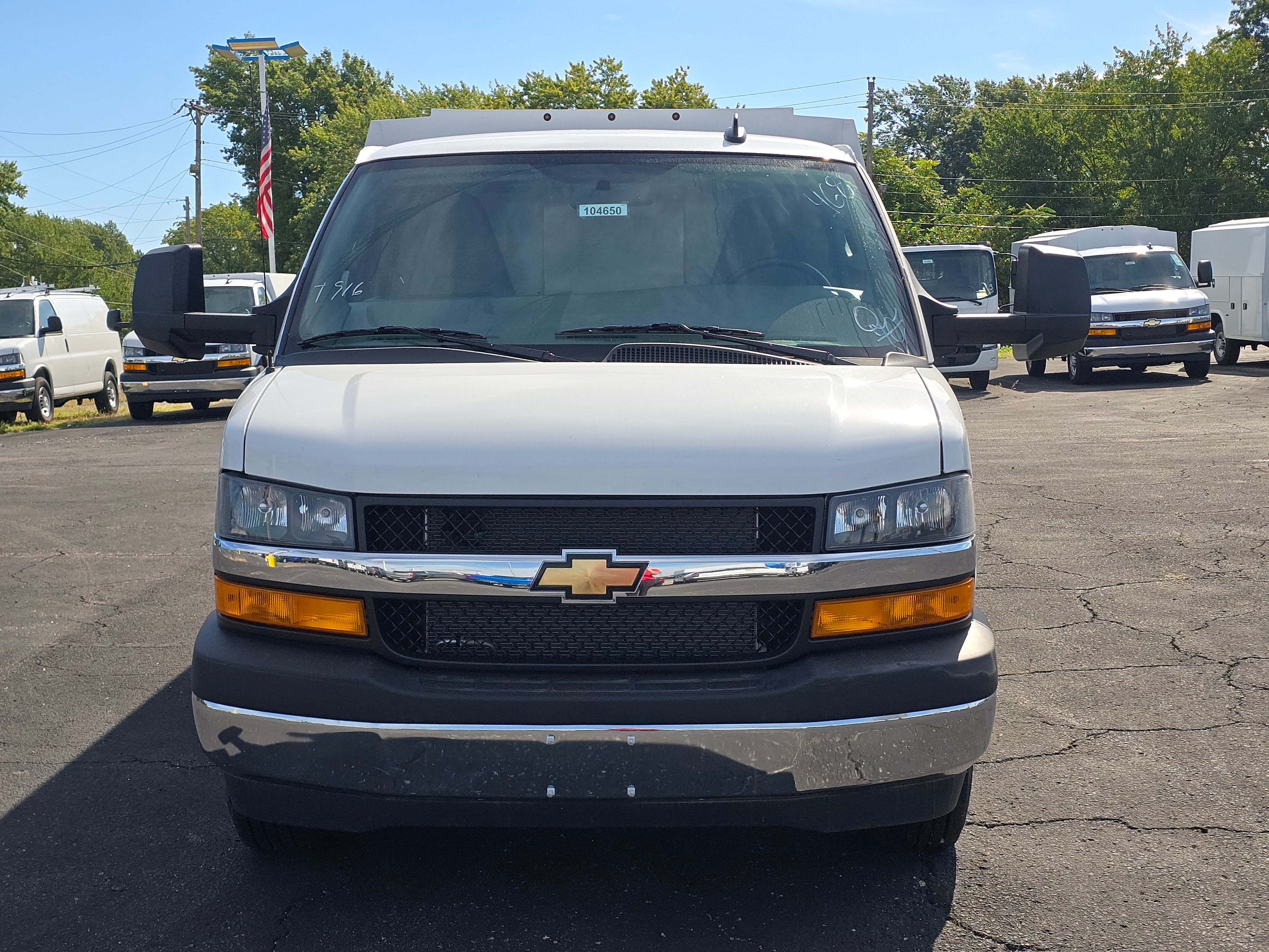 2025 Chevrolet Express Cutaway 3500 1WT