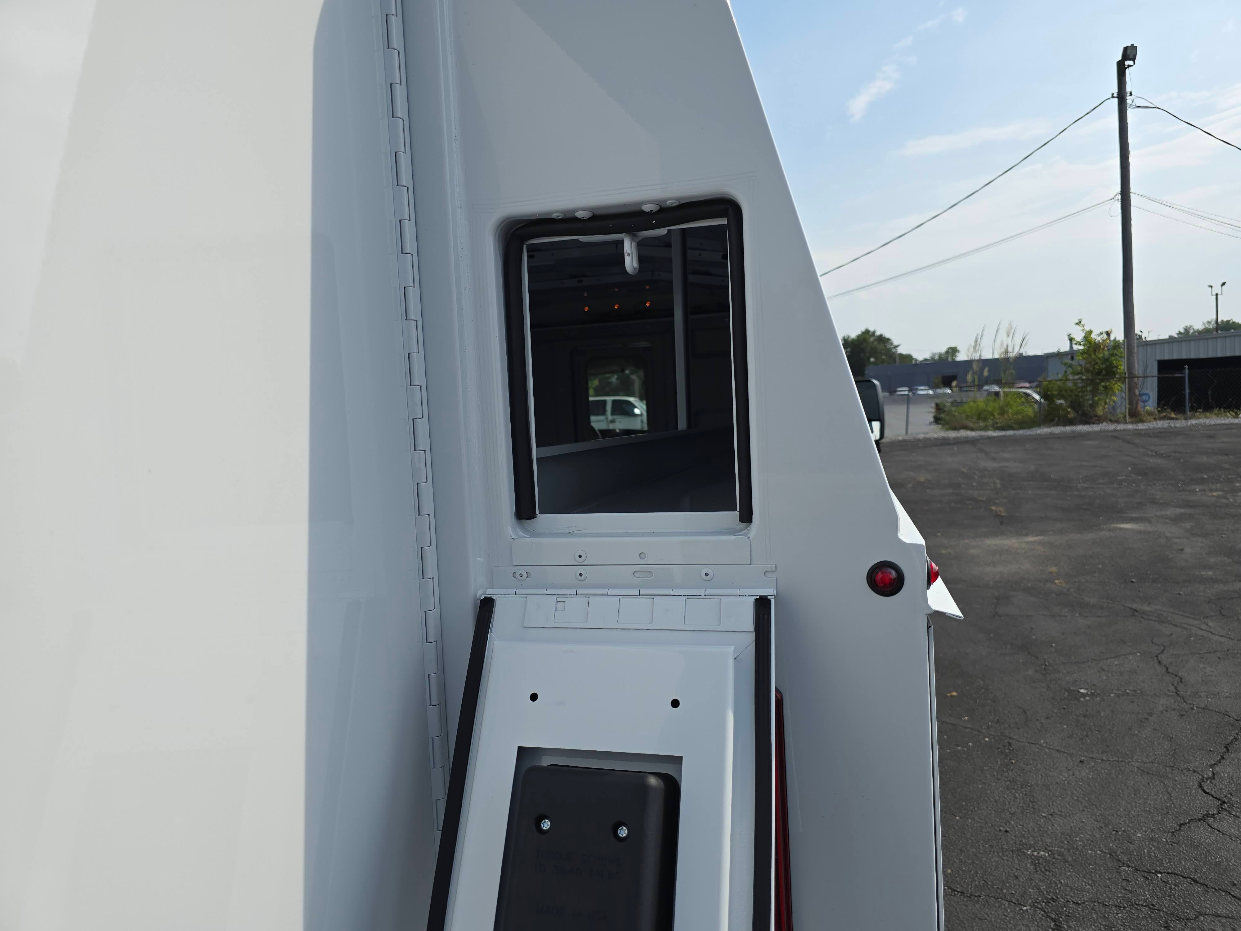 2025 Chevrolet Express Cutaway 3500 1WT