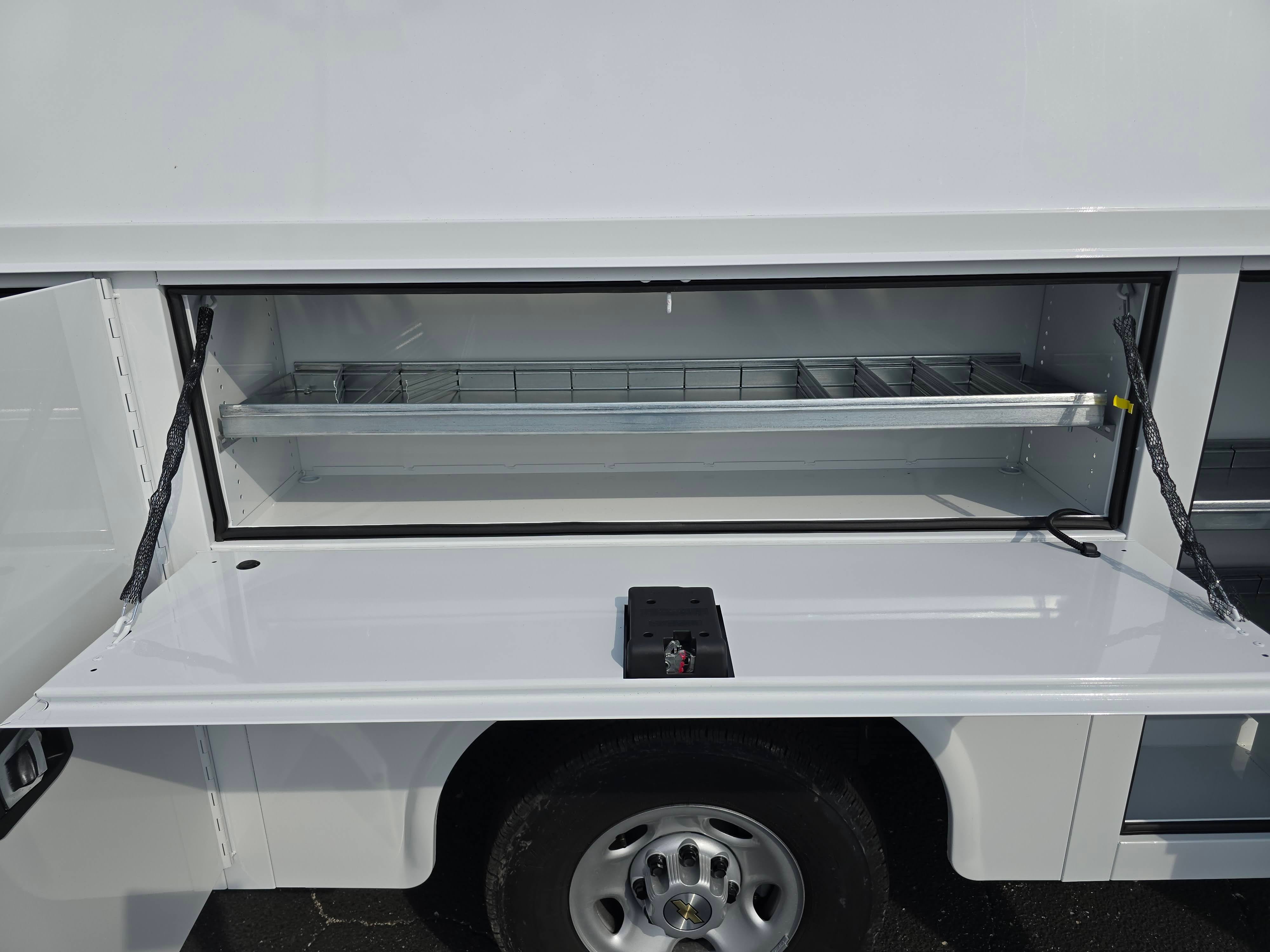 2025 Chevrolet Express Cutaway 3500 1WT