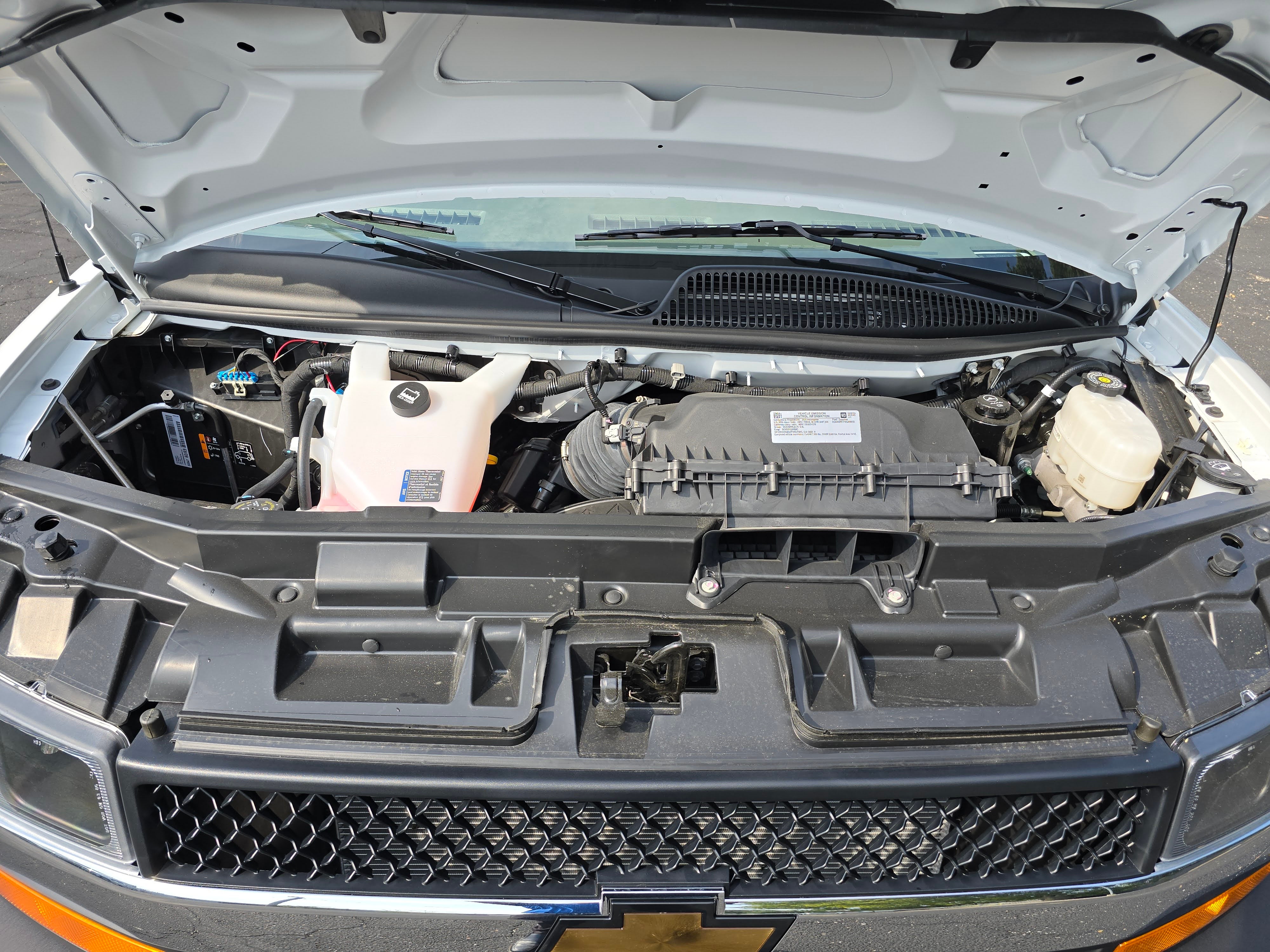 2025 Chevrolet Express Cutaway 3500 1WT