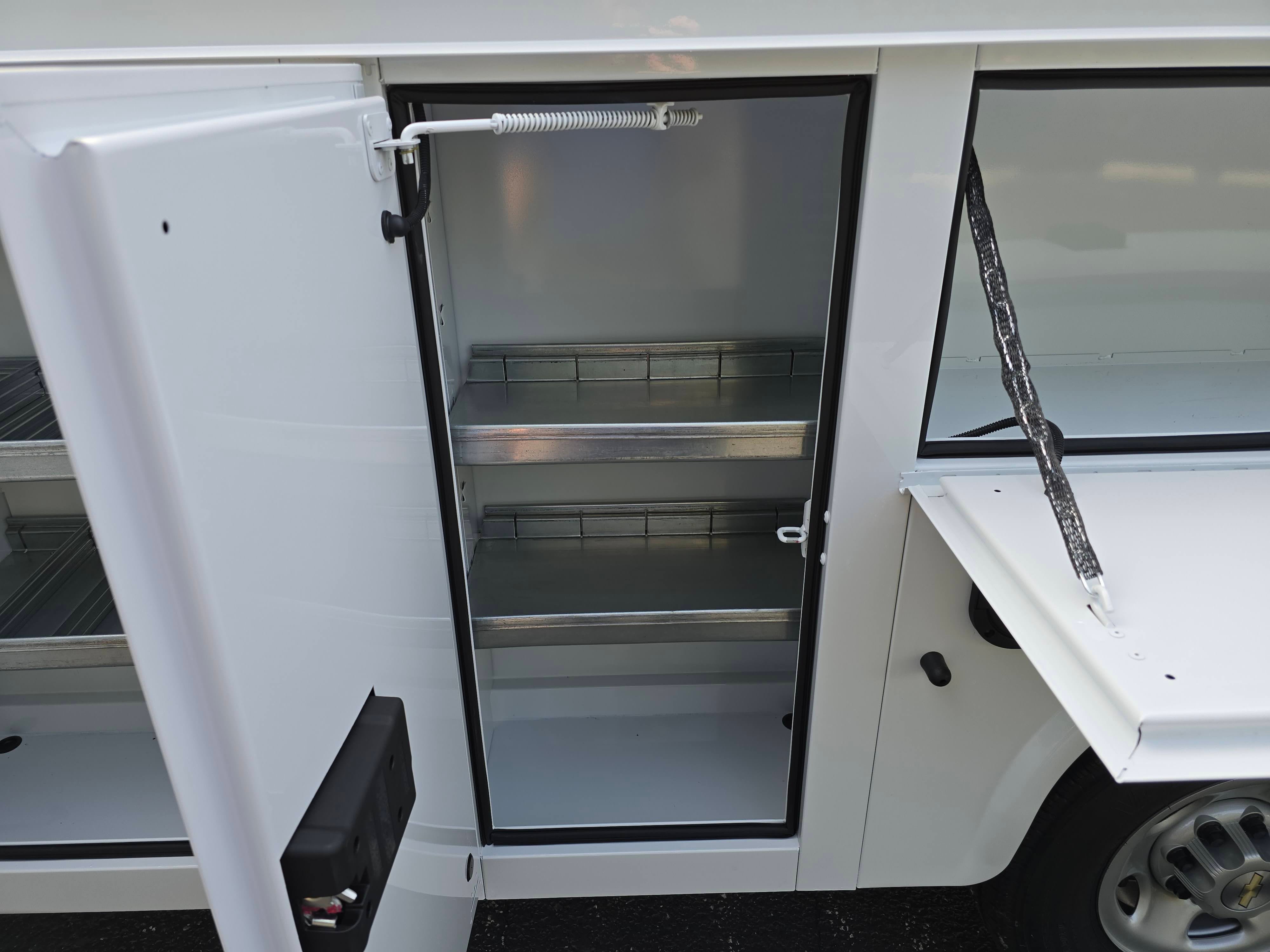 2025 Chevrolet Express Cutaway 3500 1WT