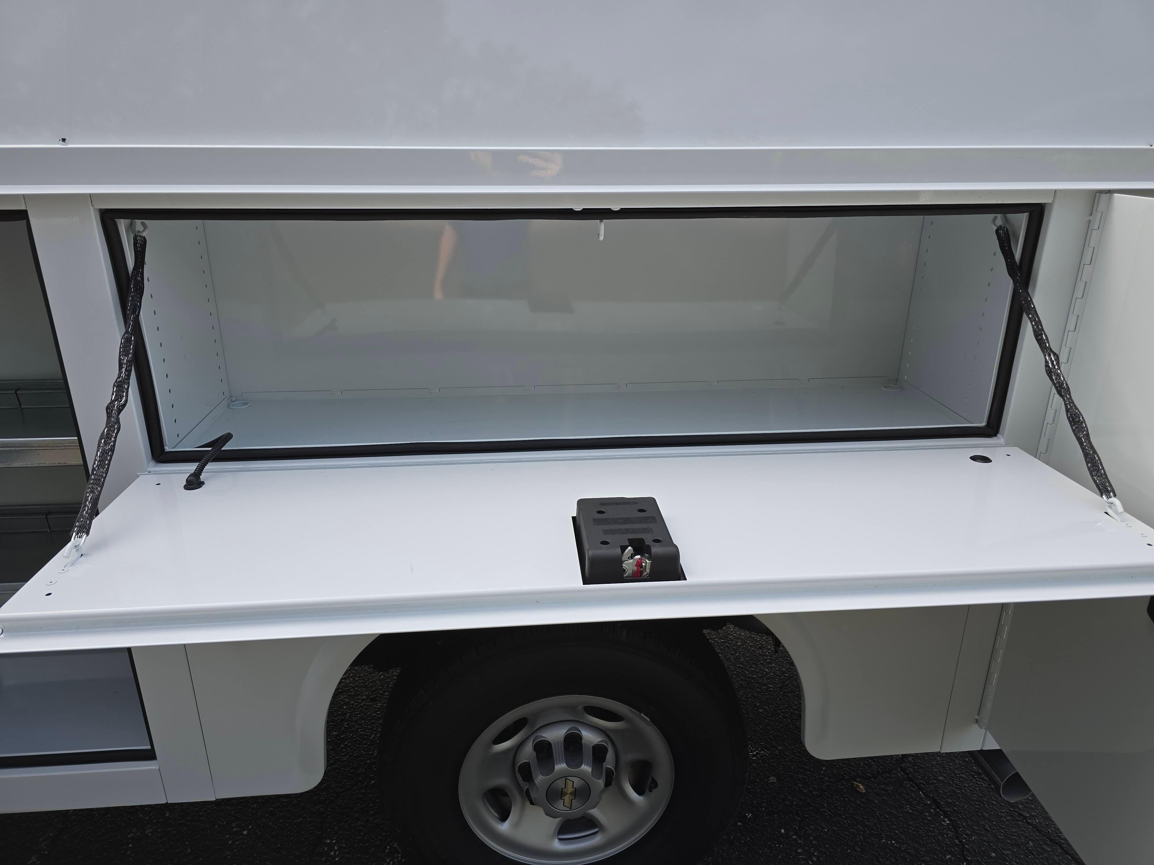 2025 Chevrolet Express Cutaway 3500 1WT