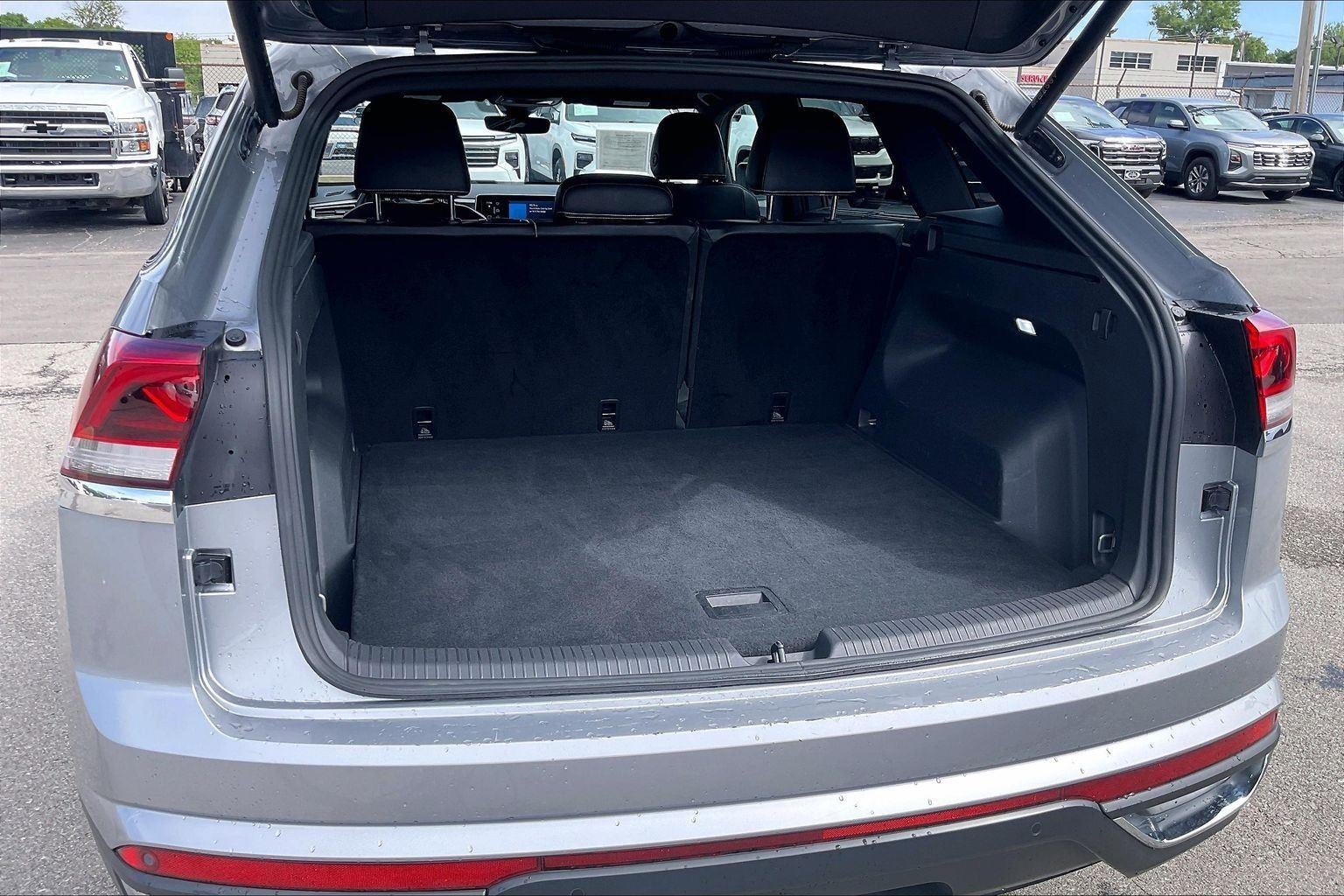 2024 Volkswagen Atlas Cross Sport 2.0T SE w/Technology