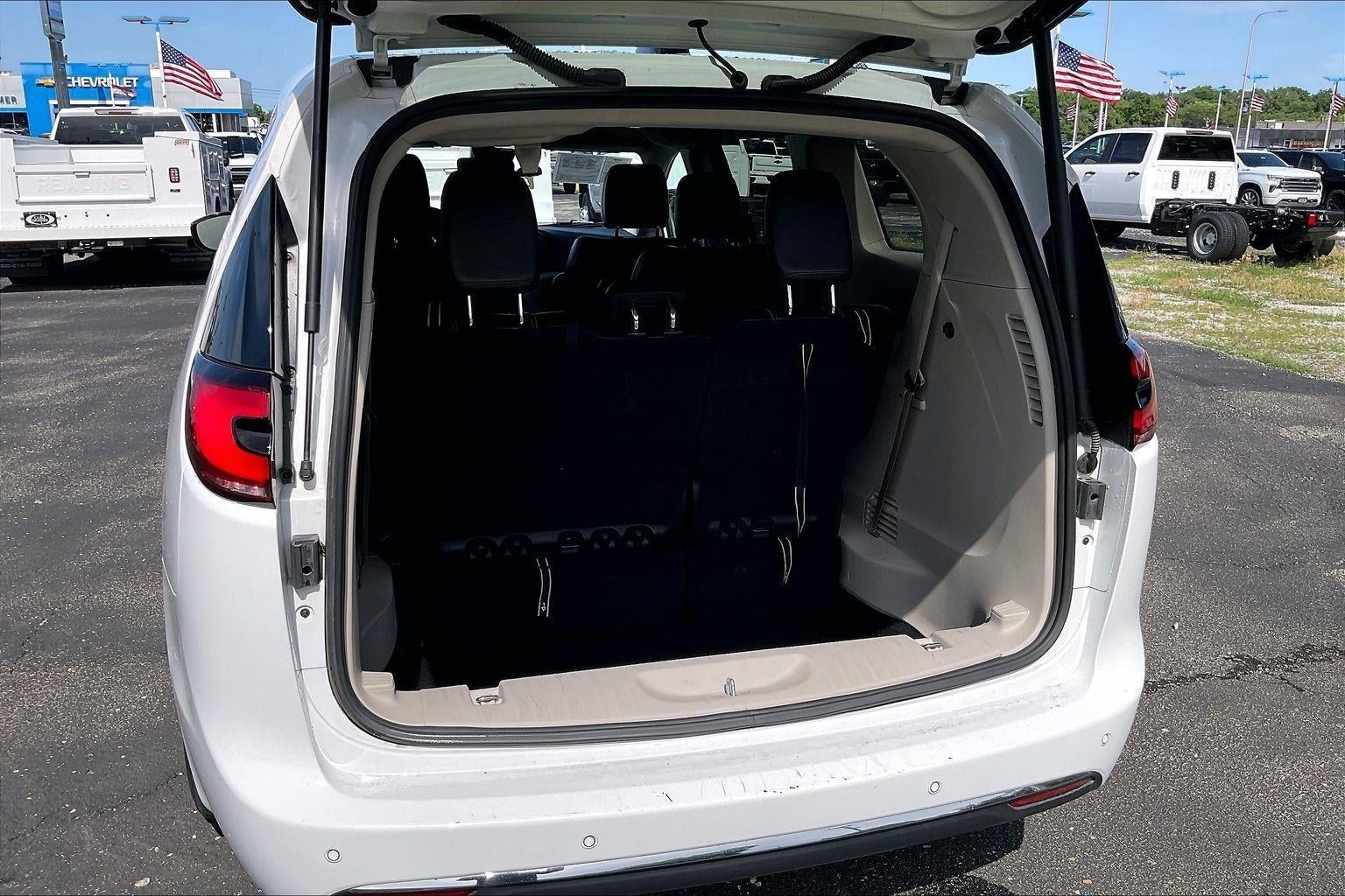 2024 Chrysler Pacifica Touring L