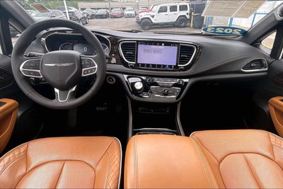 2023 Chrysler Pacifica Hybrid Pinnacle