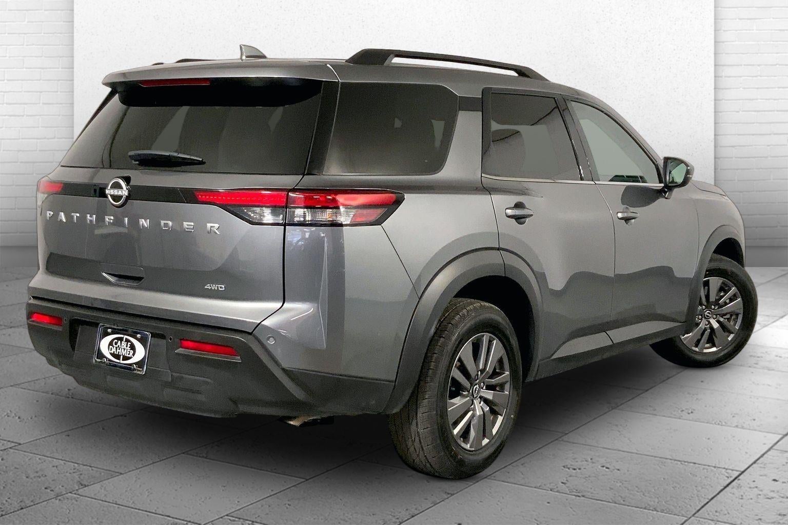 2025 Nissan Pathfinder SV