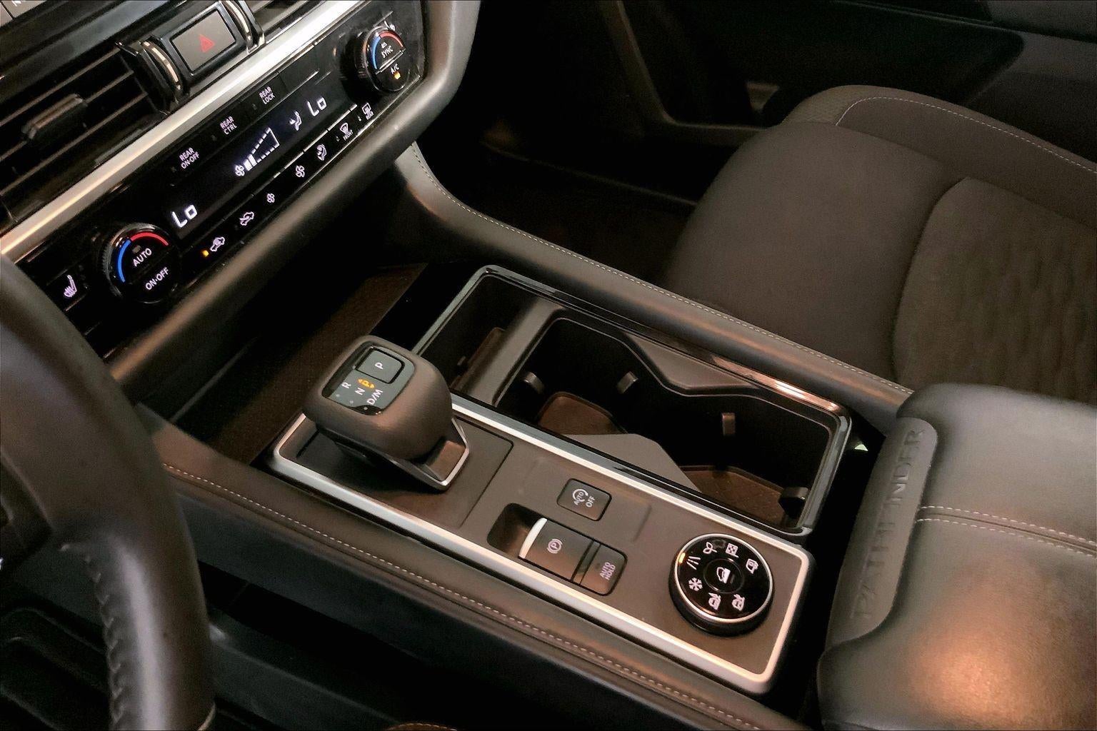 2025 Nissan Pathfinder SV