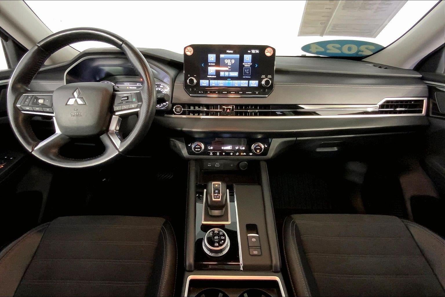 2024 Mitsubishi Outlander SE