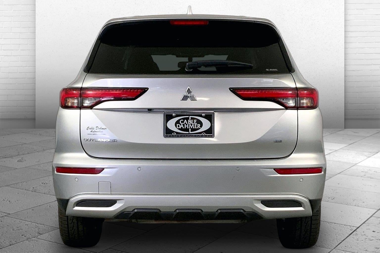 2024 Mitsubishi Outlander SE