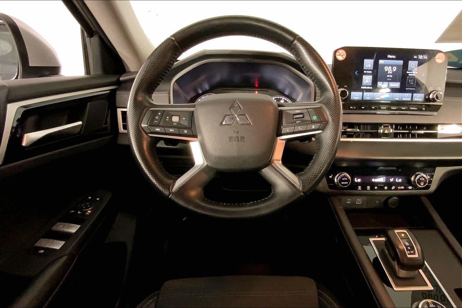 2024 Mitsubishi Outlander SE