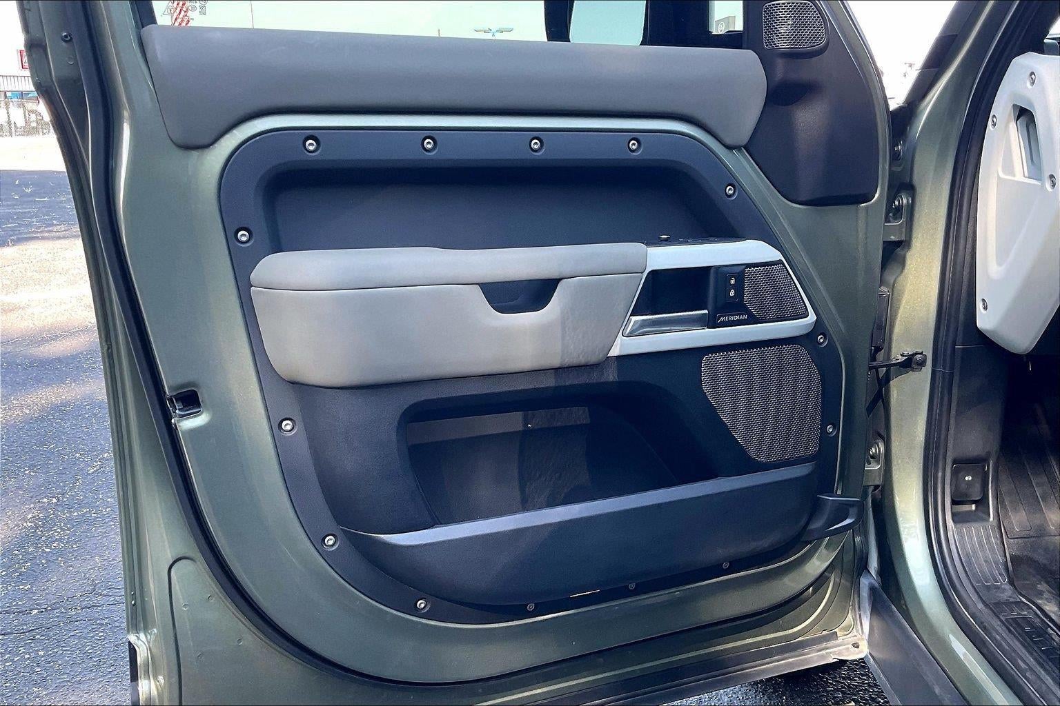 2020 Land Rover Defender SE