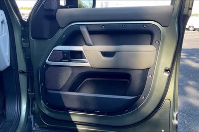 2020 Land Rover Defender SE
