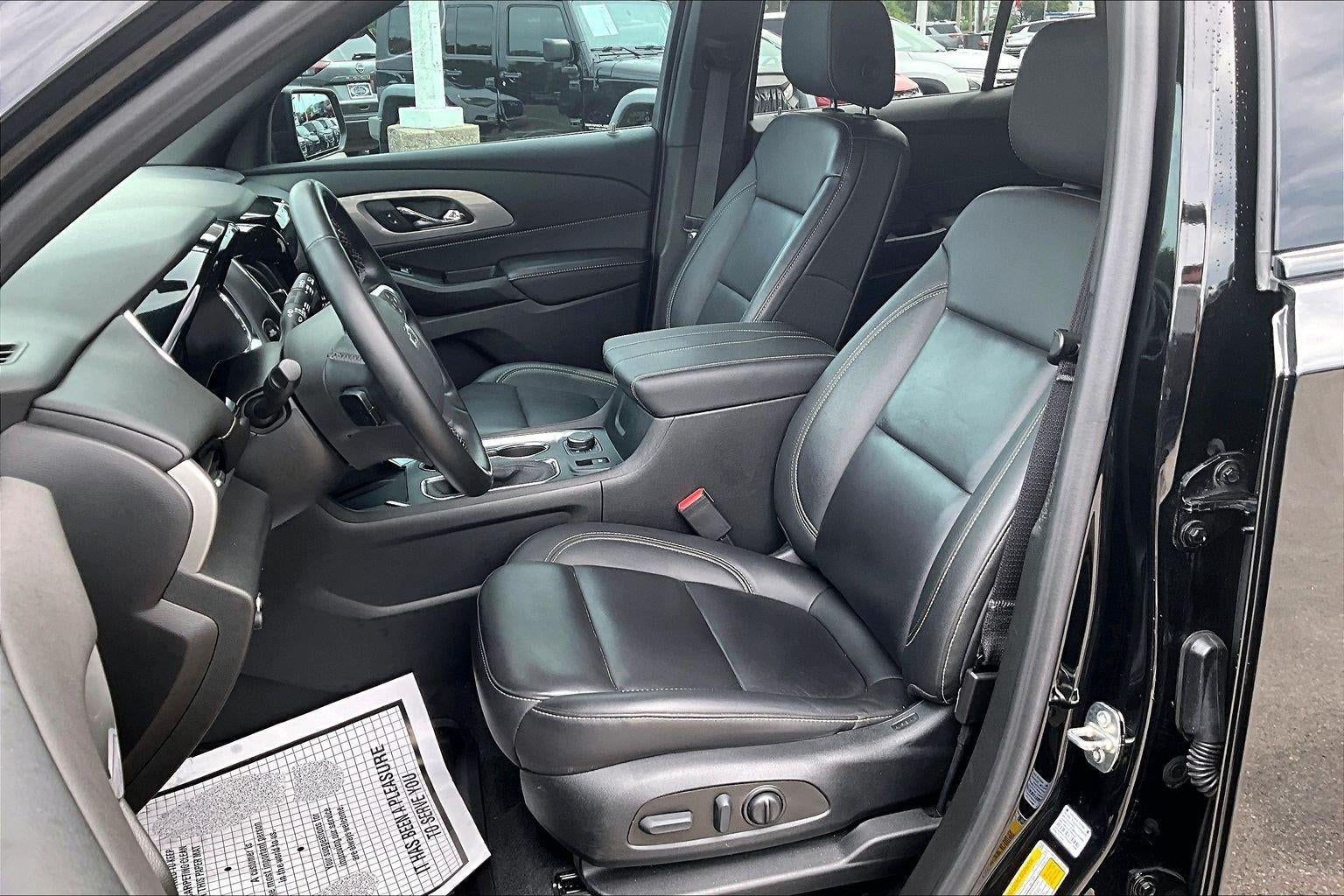 2023 Chevrolet Traverse LT Leather