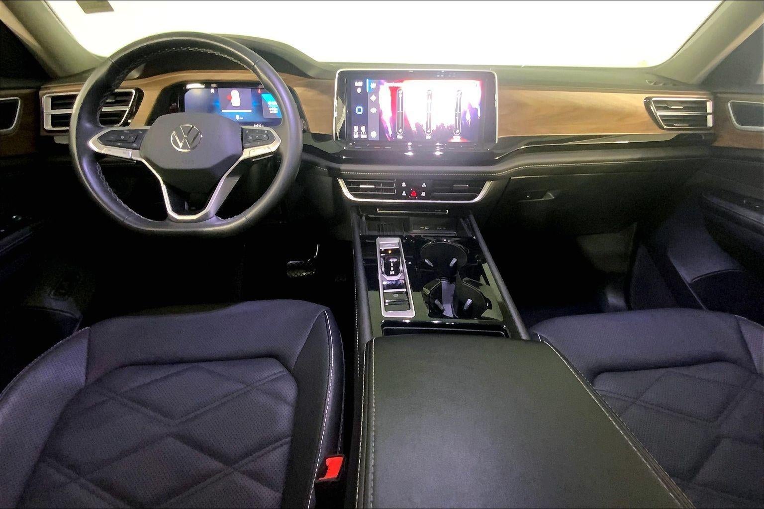 2025 Volkswagen Atlas 2.0T SE w/Technology