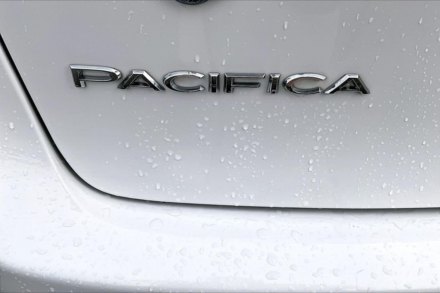 2017 Chrysler Pacifica Touring-L