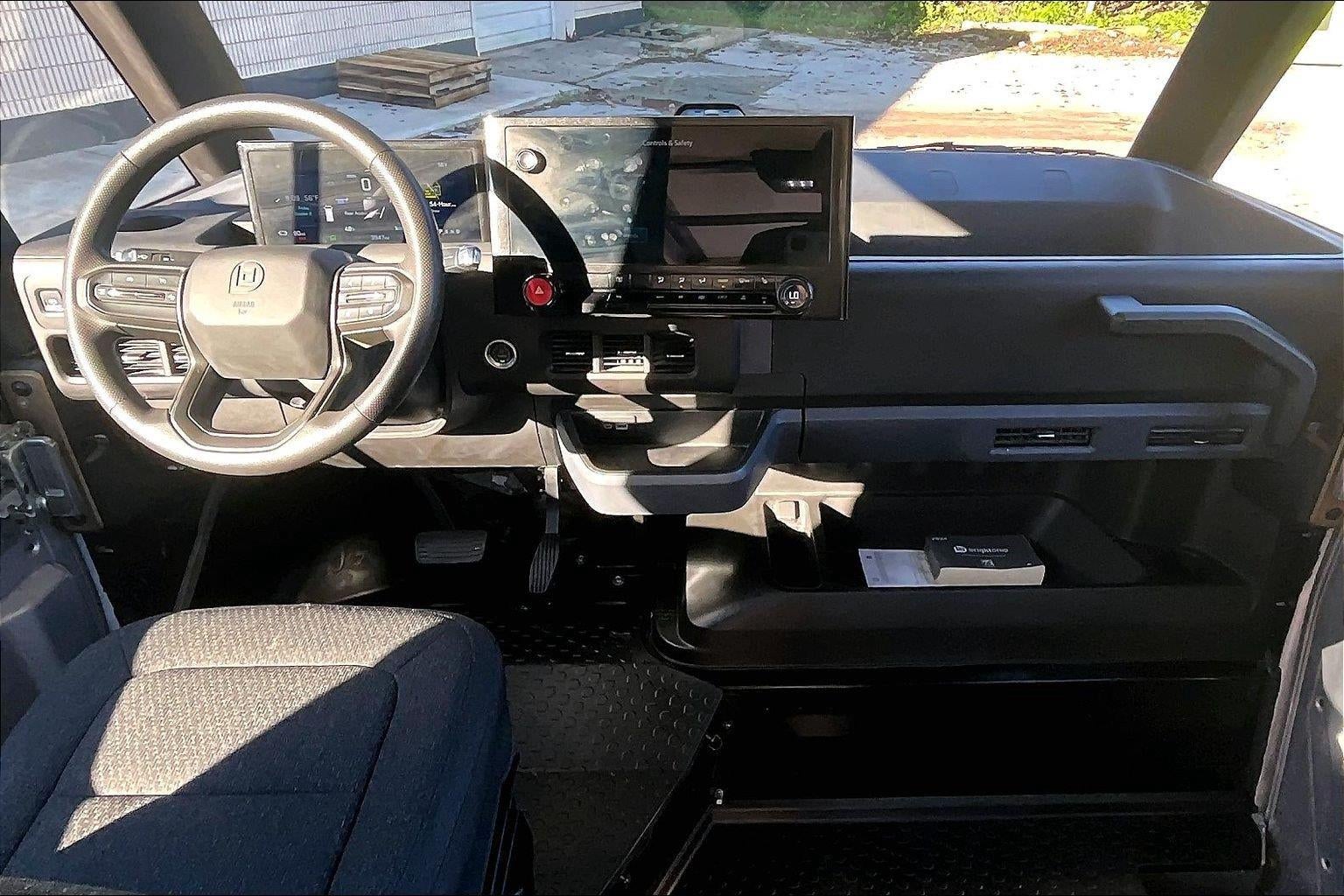 2024 BrightDrop Zevo 600 EJY