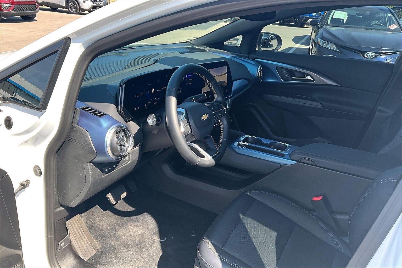 2025 Chevrolet Equinox EV LT