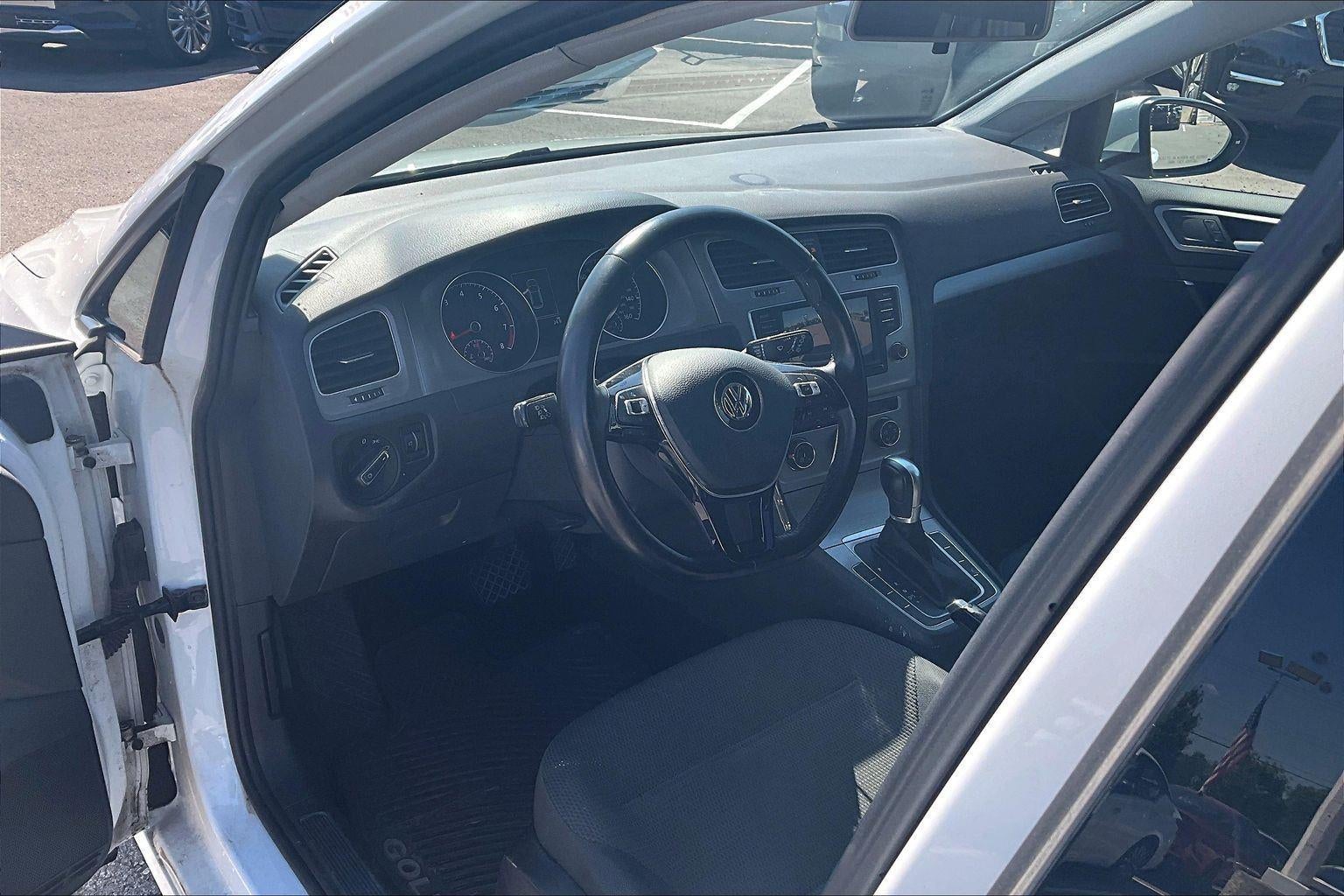 2016 Volkswagen Golf TSI S