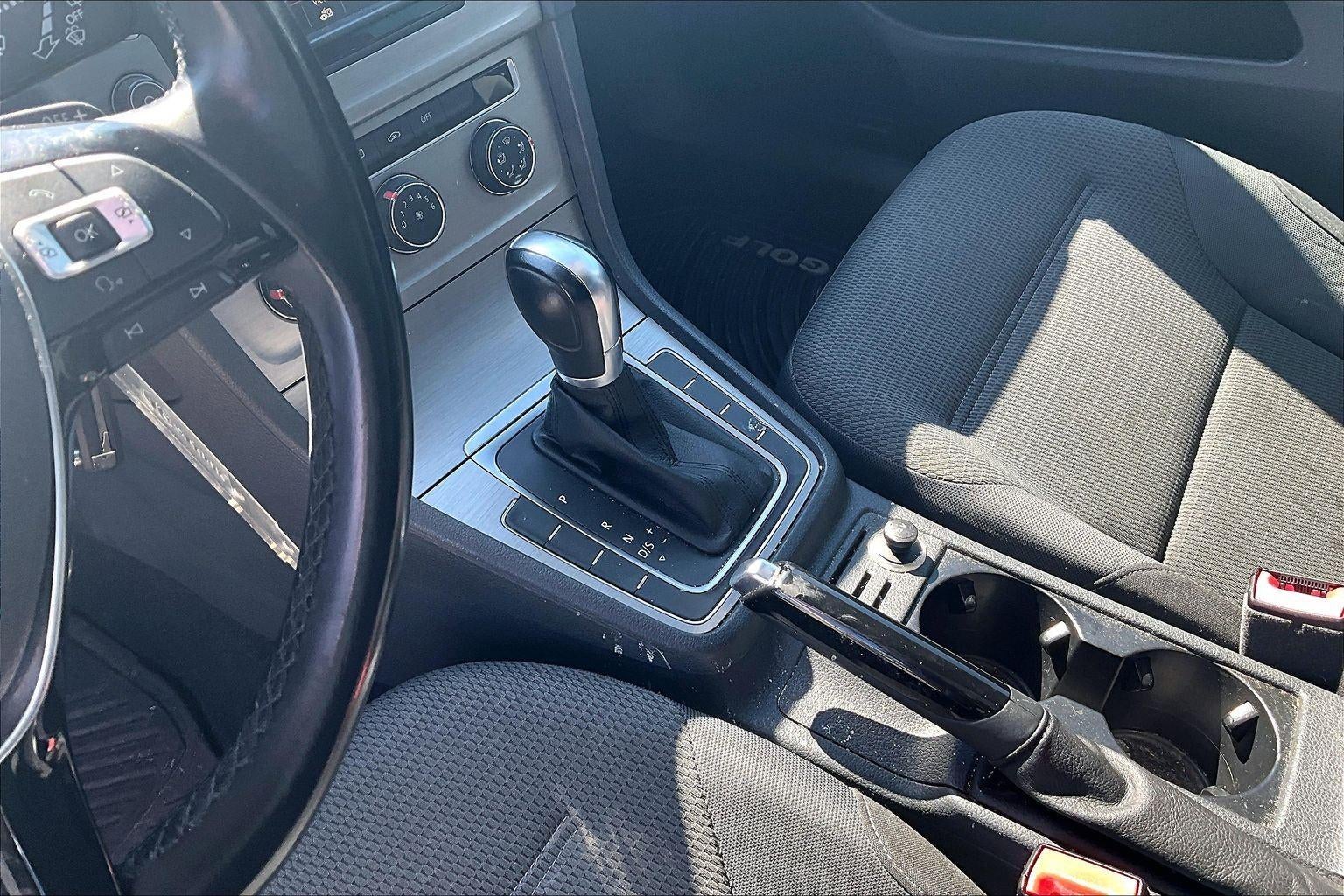 2016 Volkswagen Golf TSI S