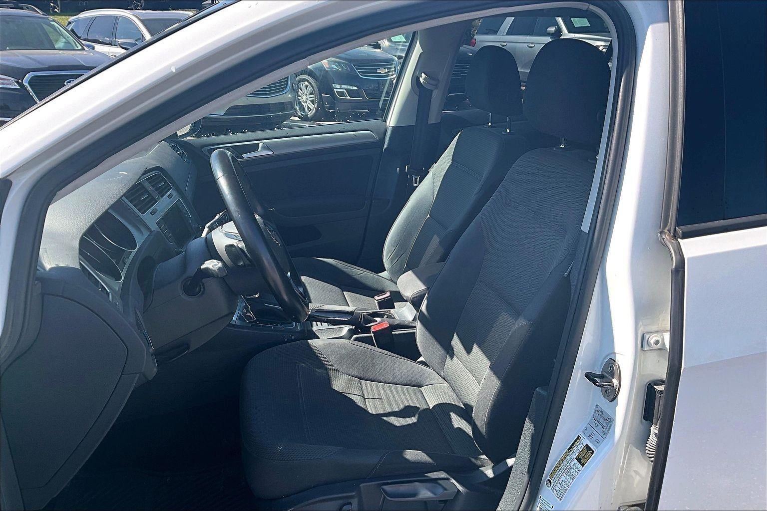 2016 Volkswagen Golf TSI S