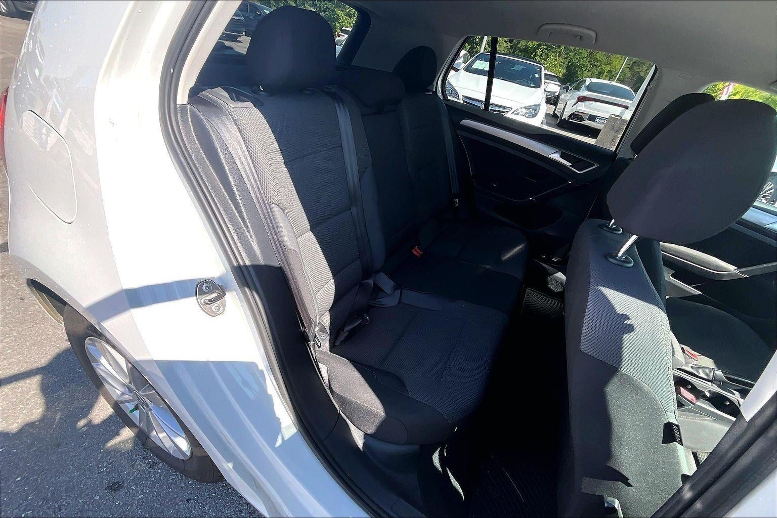 2016 Volkswagen Golf TSI S