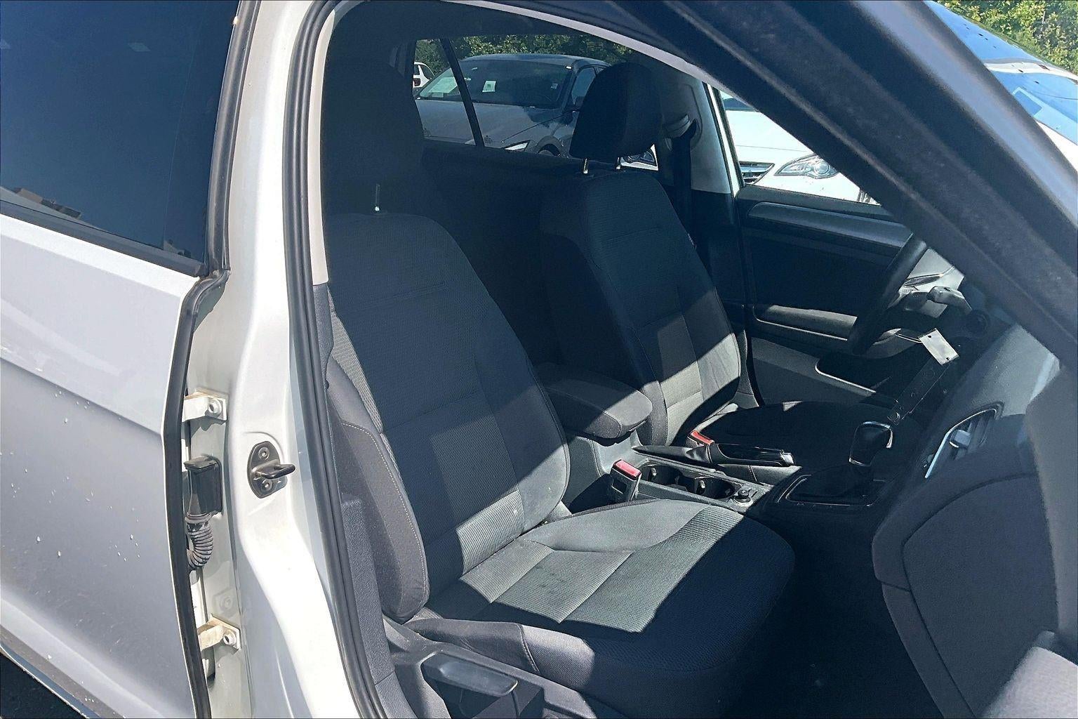 2016 Volkswagen Golf TSI S