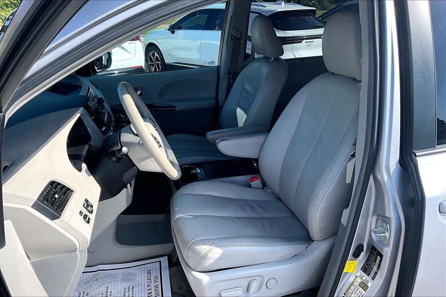 2012 Toyota Sienna XLE
