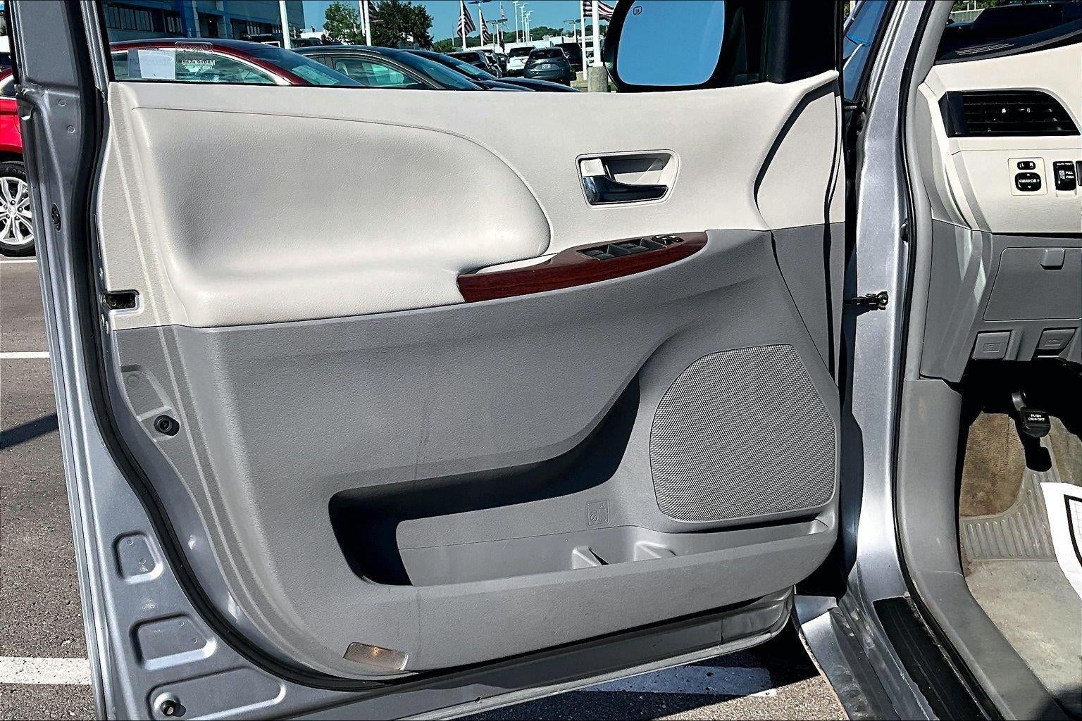 2012 Toyota Sienna XLE