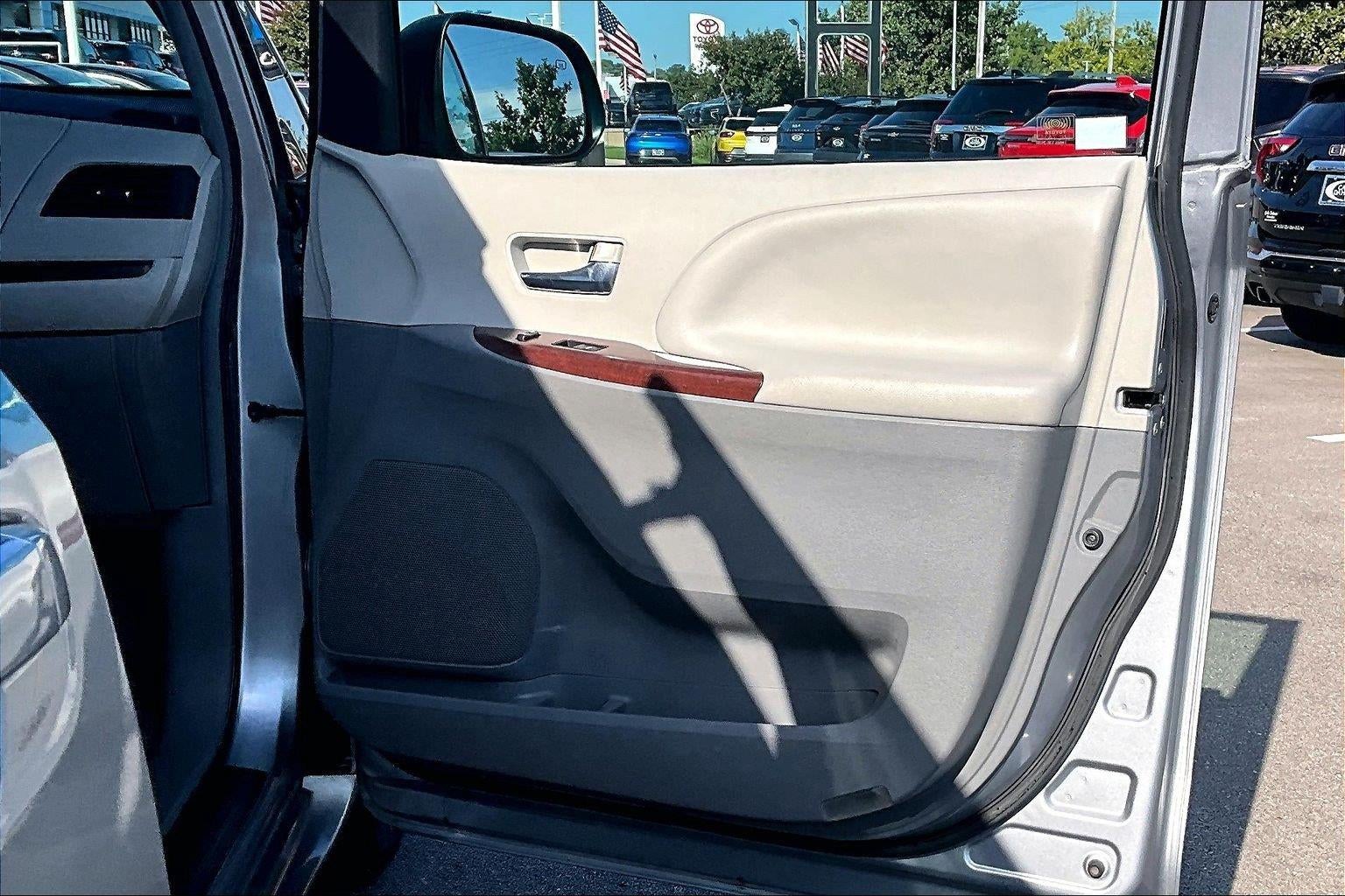 2012 Toyota Sienna XLE