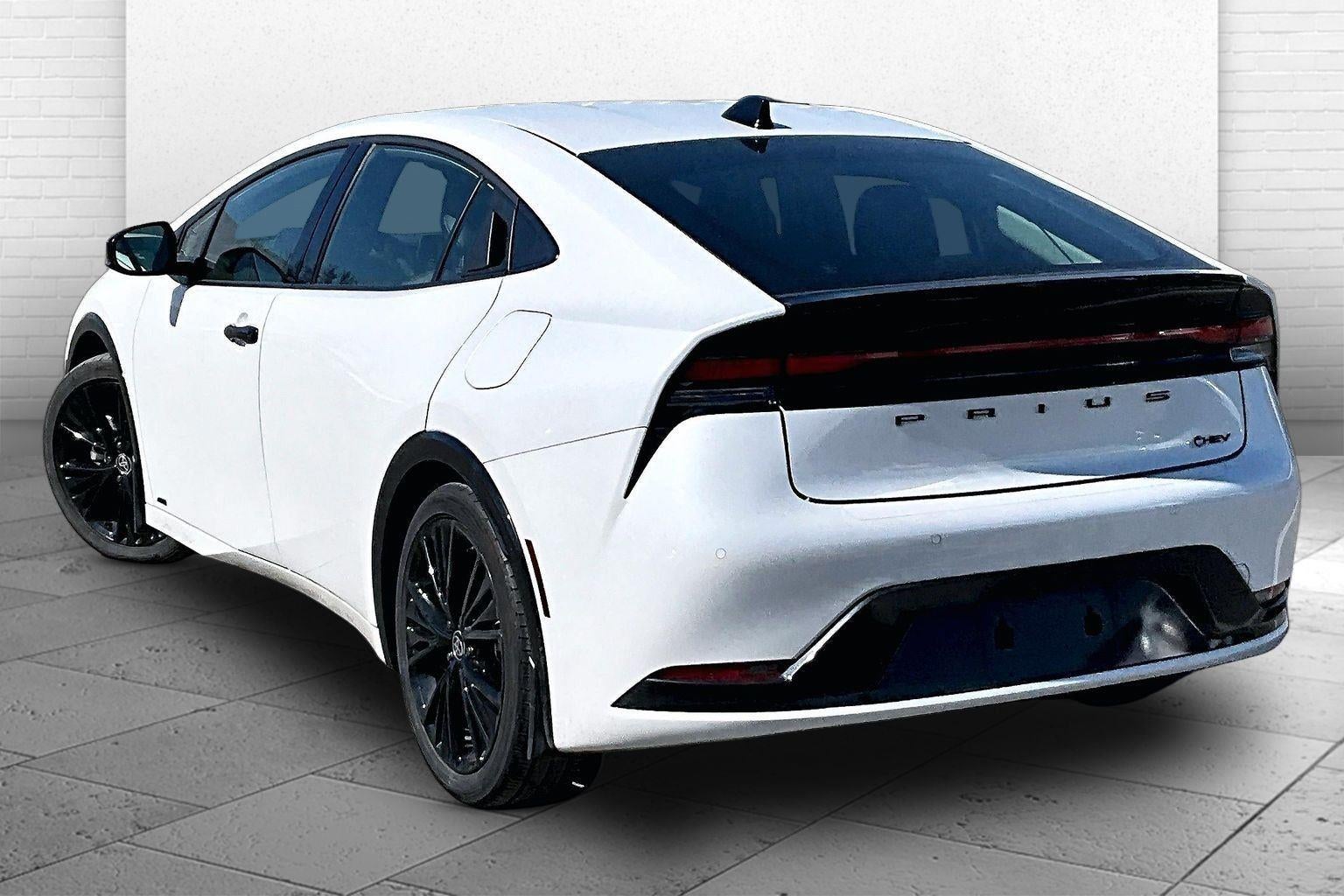 2025 Toyota Prius LE